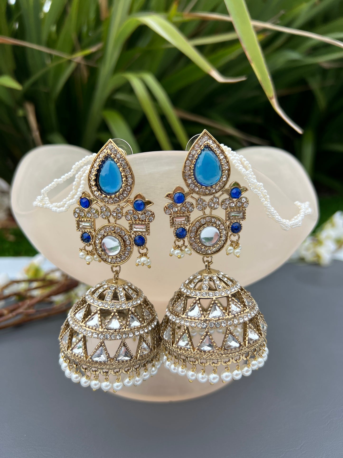 Mishti statement jhumka