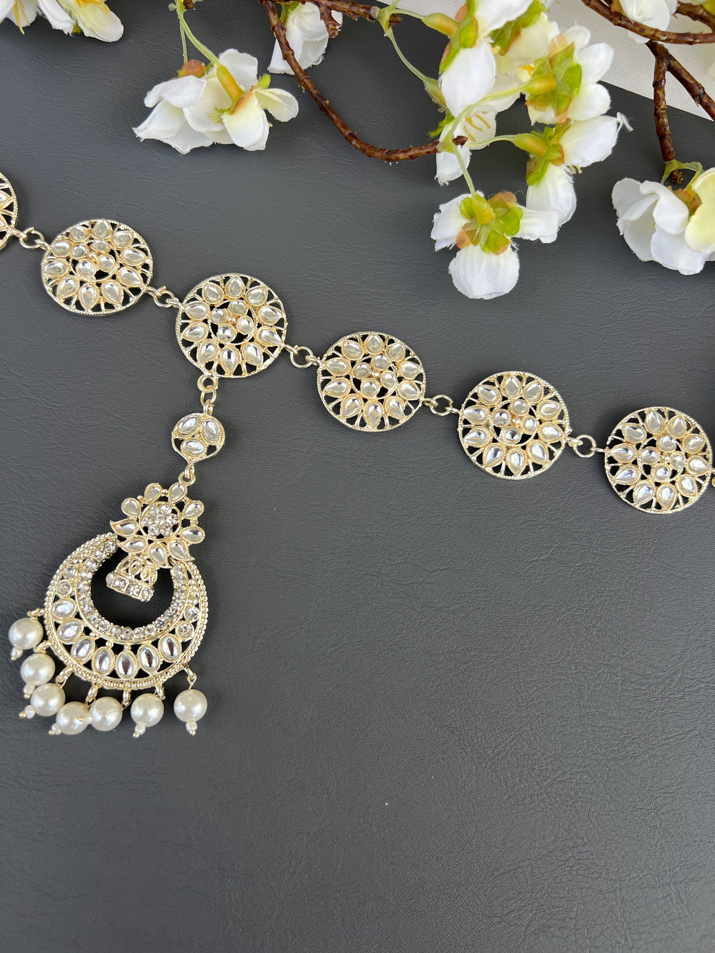 Noshin mathapatti/ sheeshphool