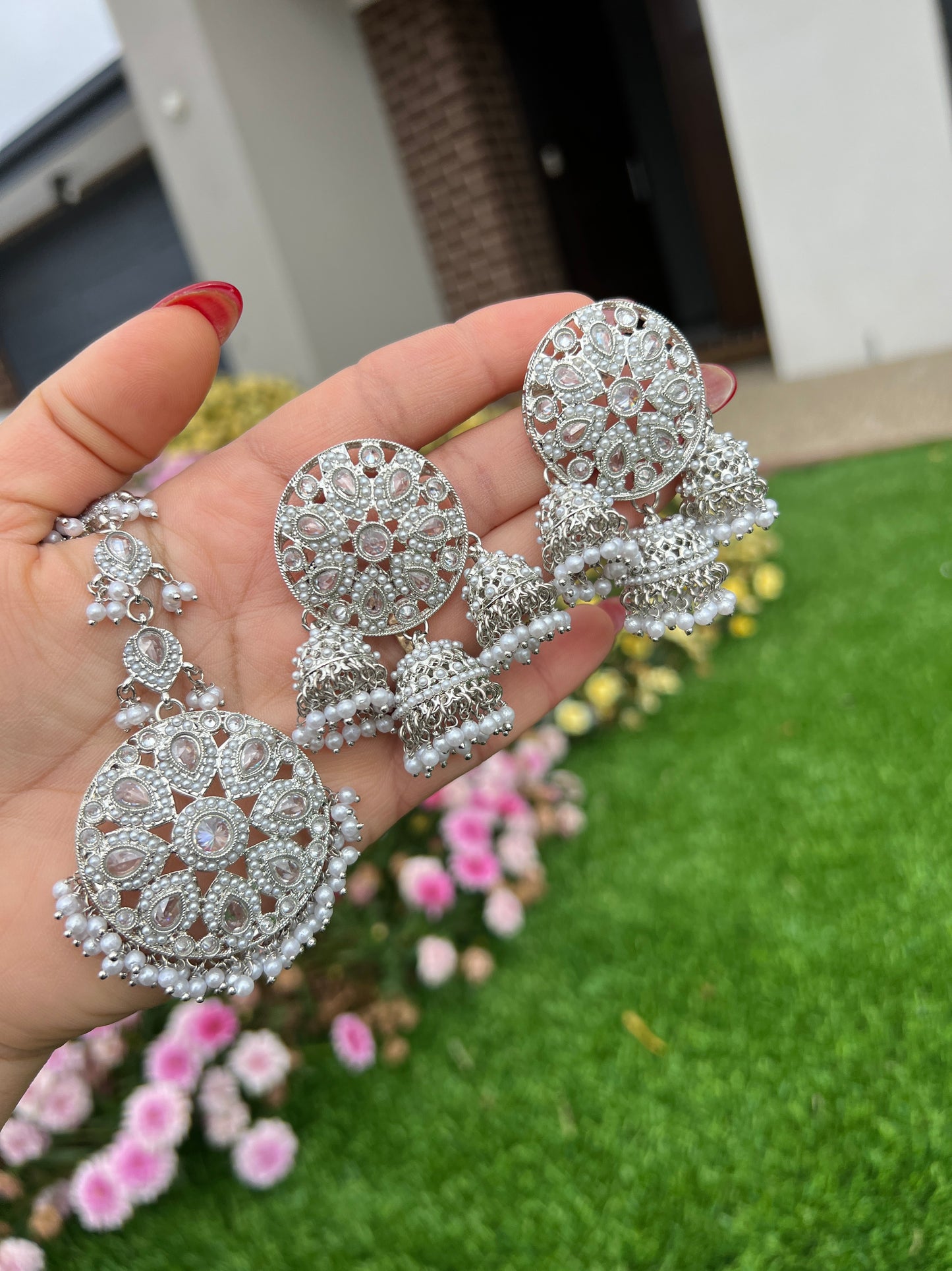 Akshita earrings & tikka