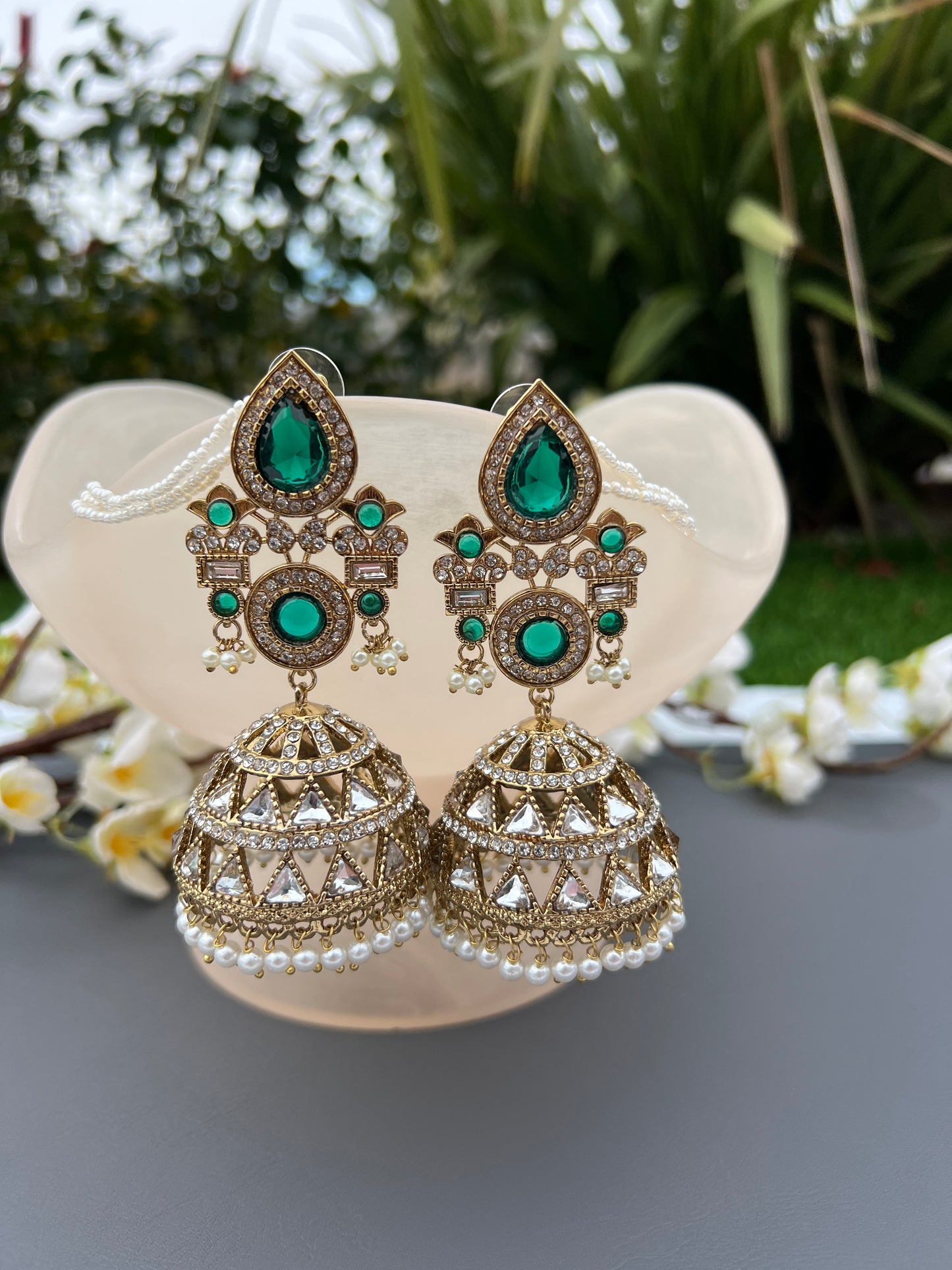 Mishti statement jhumka