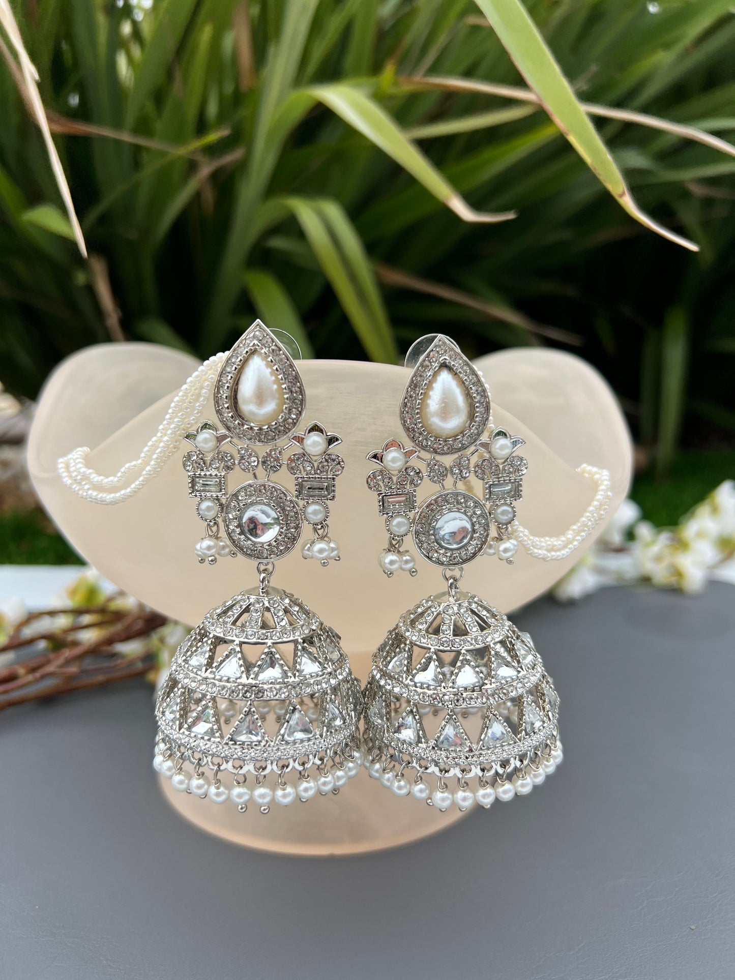 Mishti statement jhumka