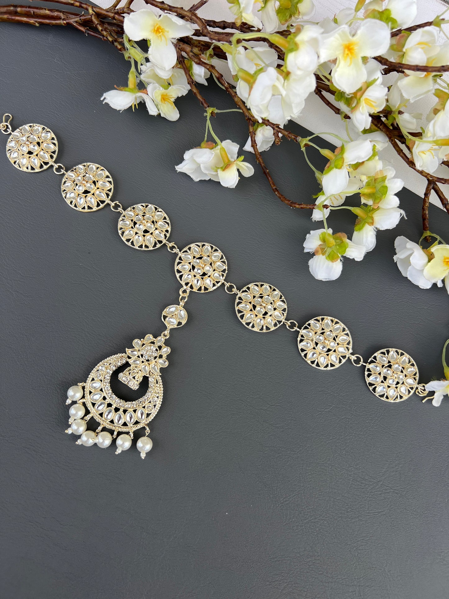 Noshin mathapatti/ sheeshphool