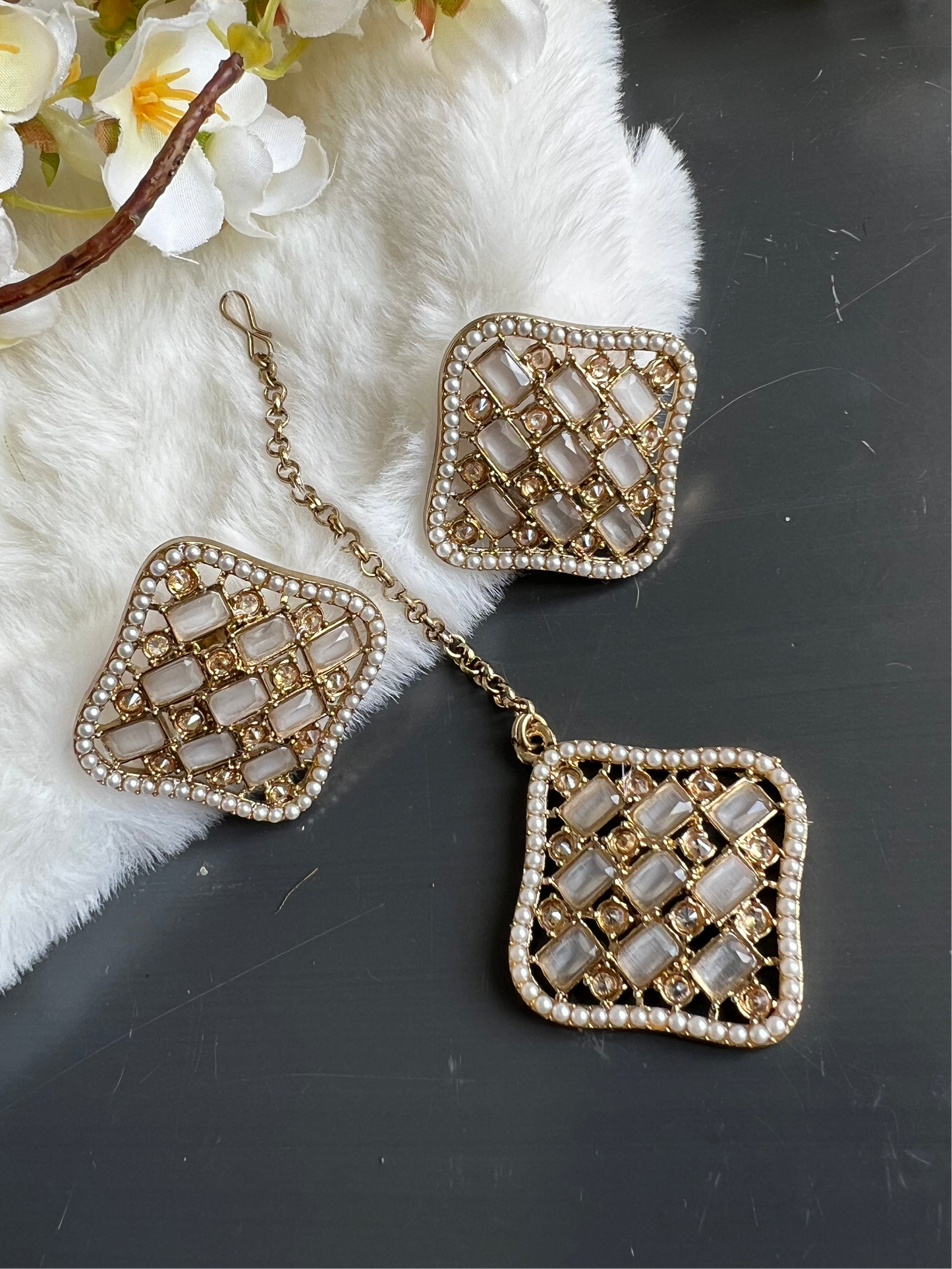 Kayra stud tikka set