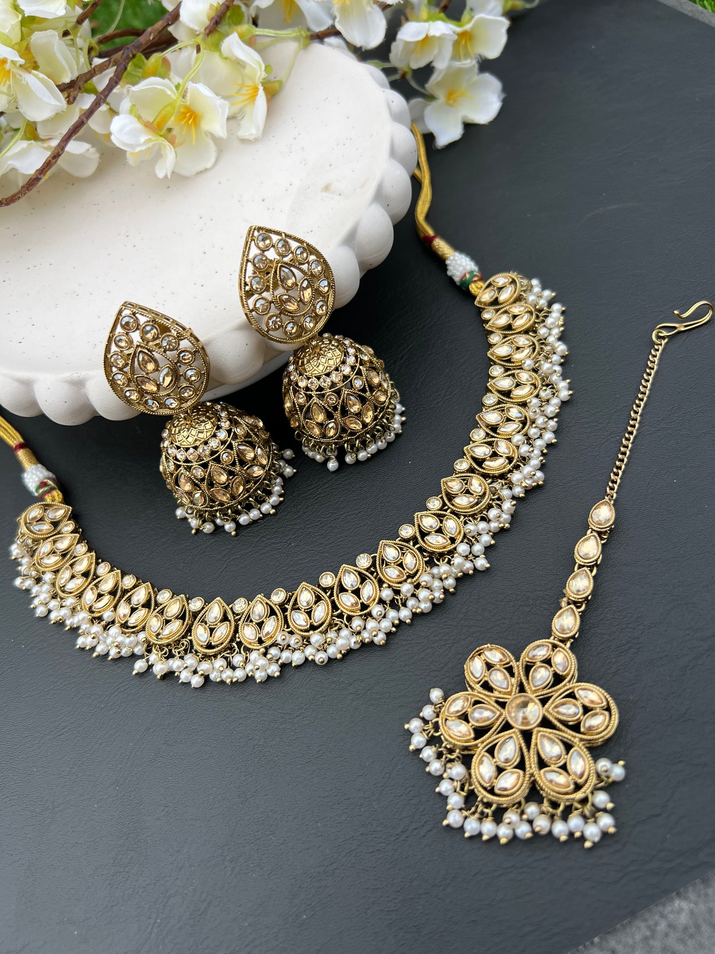 Roohani necklace set
