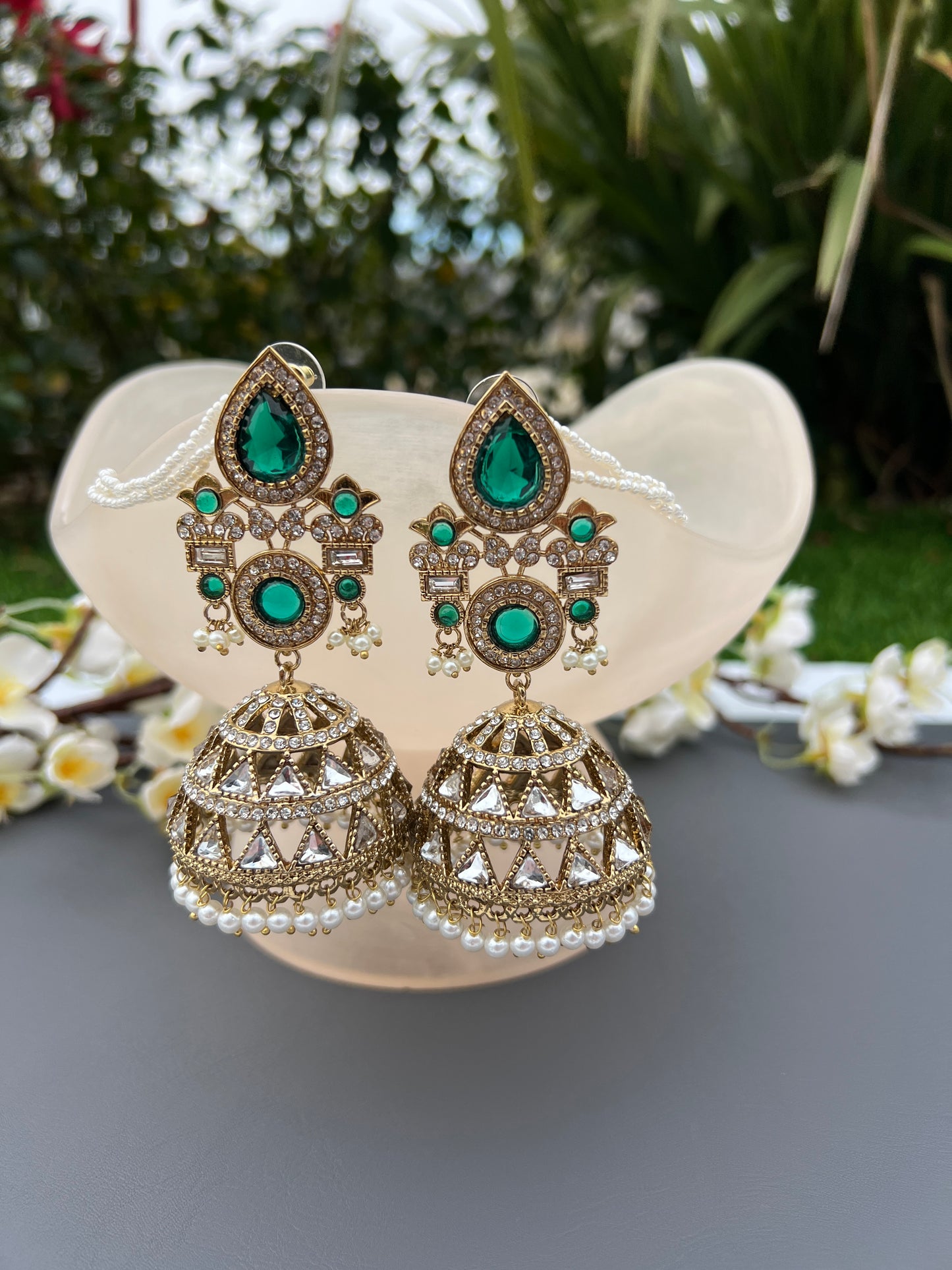 Mishti statement jhumka