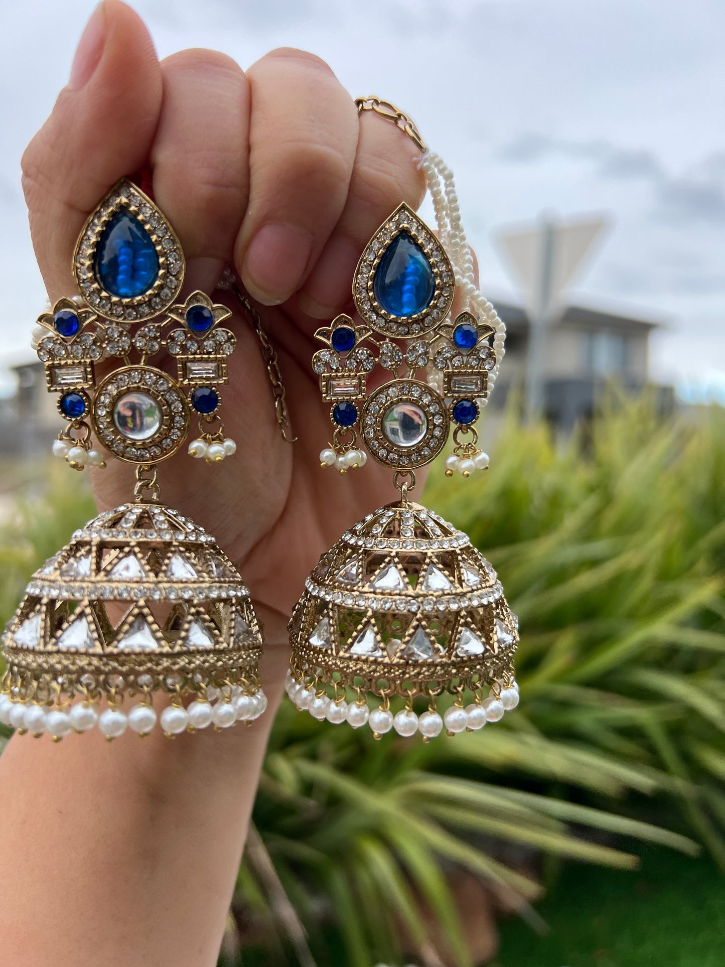 Mishti statement jhumka