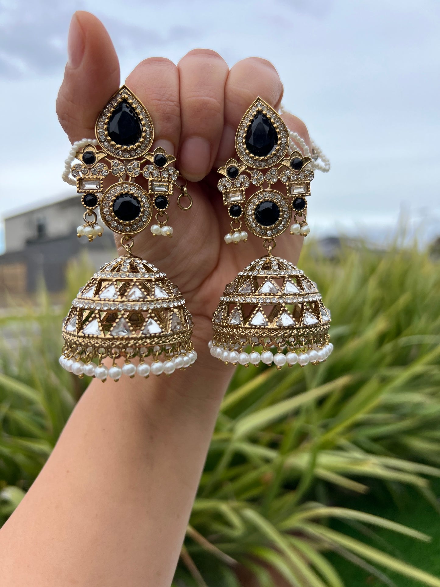 Mishti statement jhumka