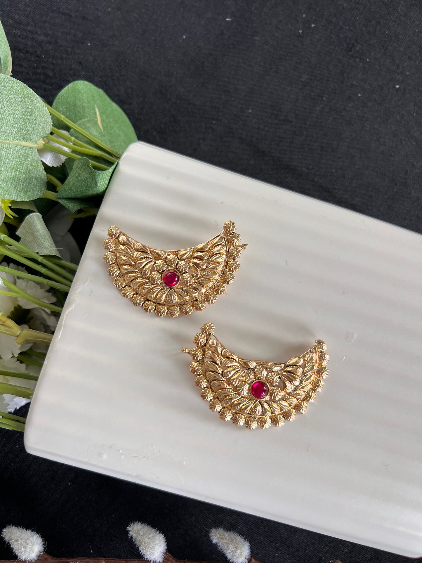 The Heer Crescent Clips( pair)