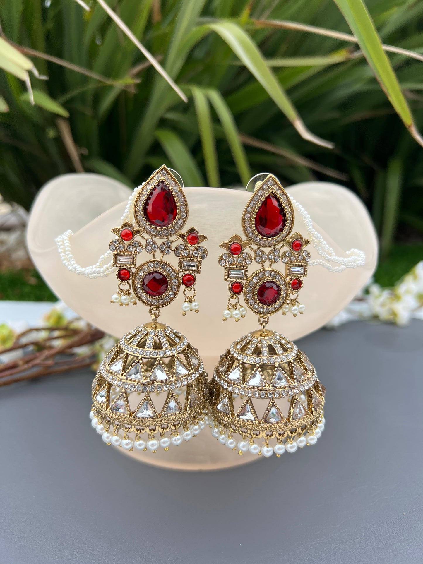 Mishti statement jhumka