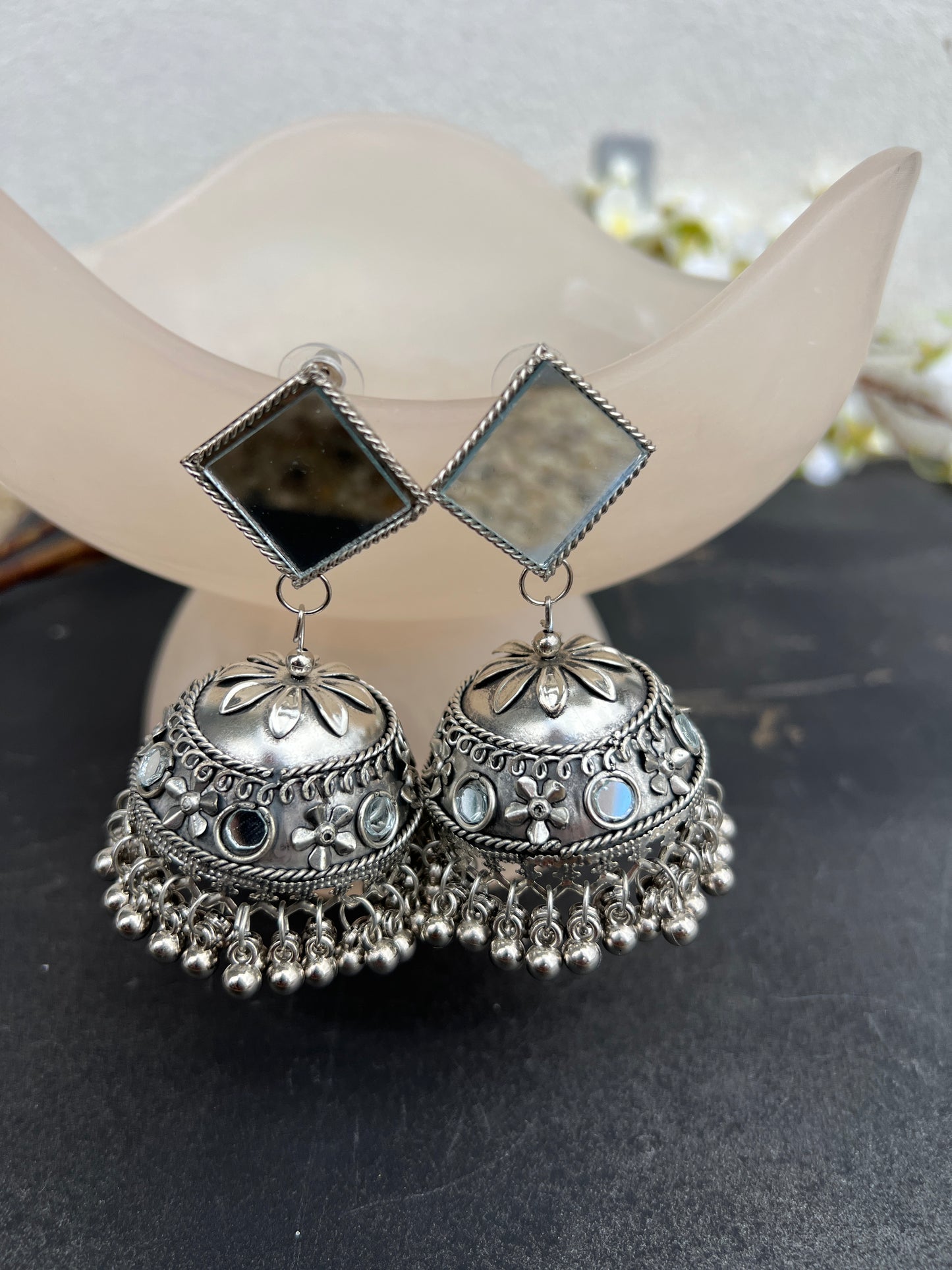 Kaurvi jhumki