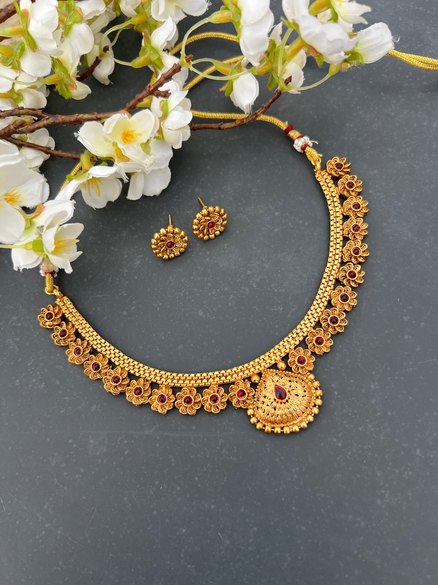 Minisha necklace set