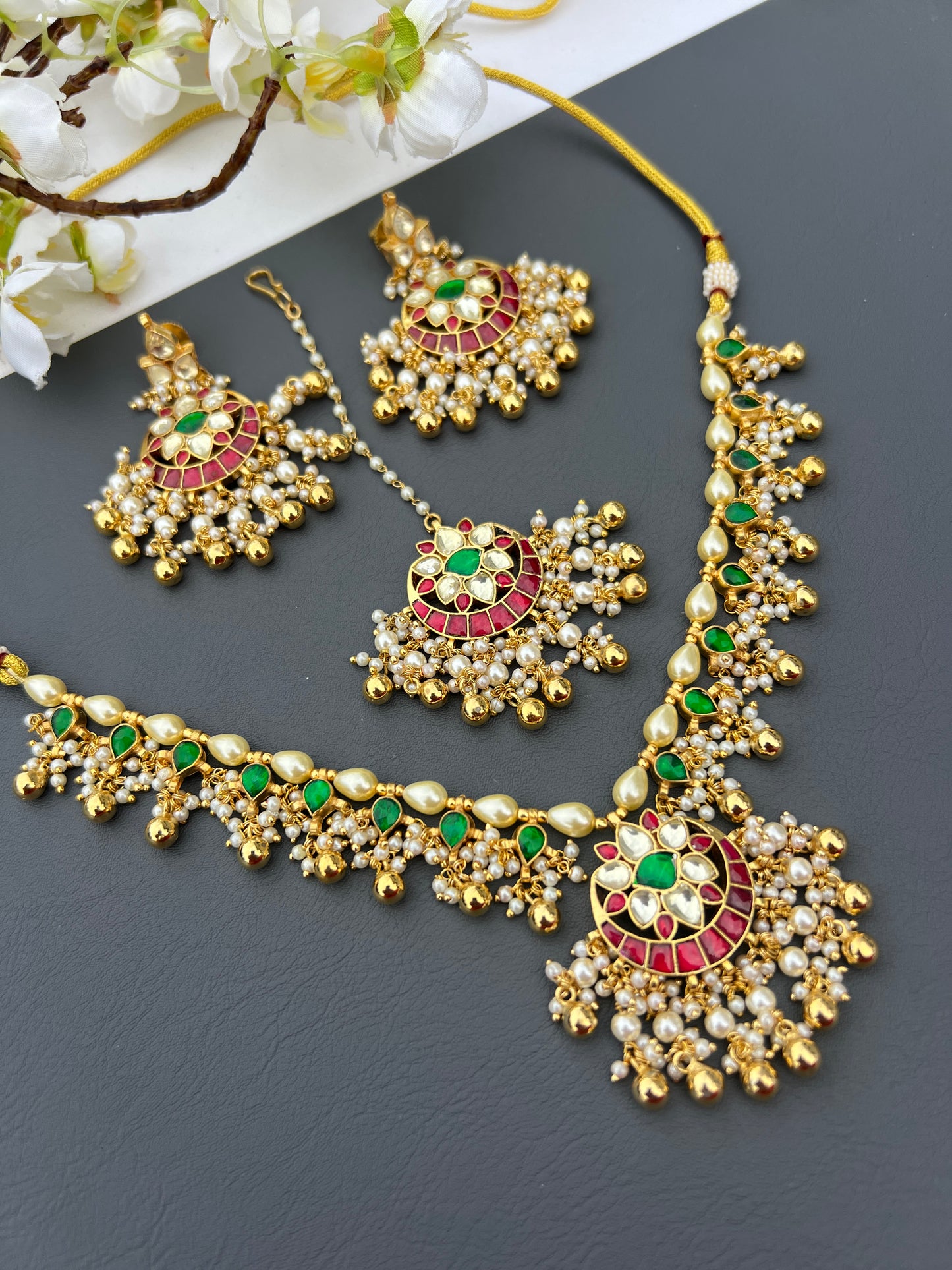 Siyara paachi necklace set