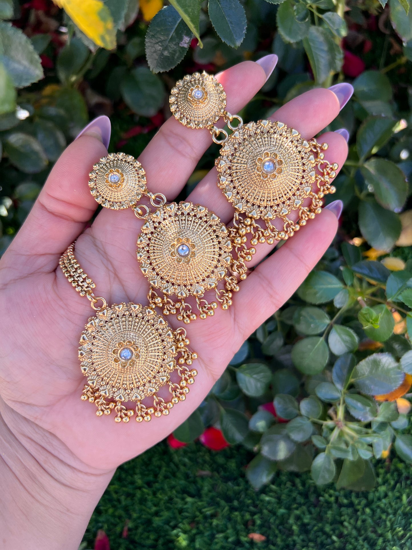 Sargi earrings tikka set