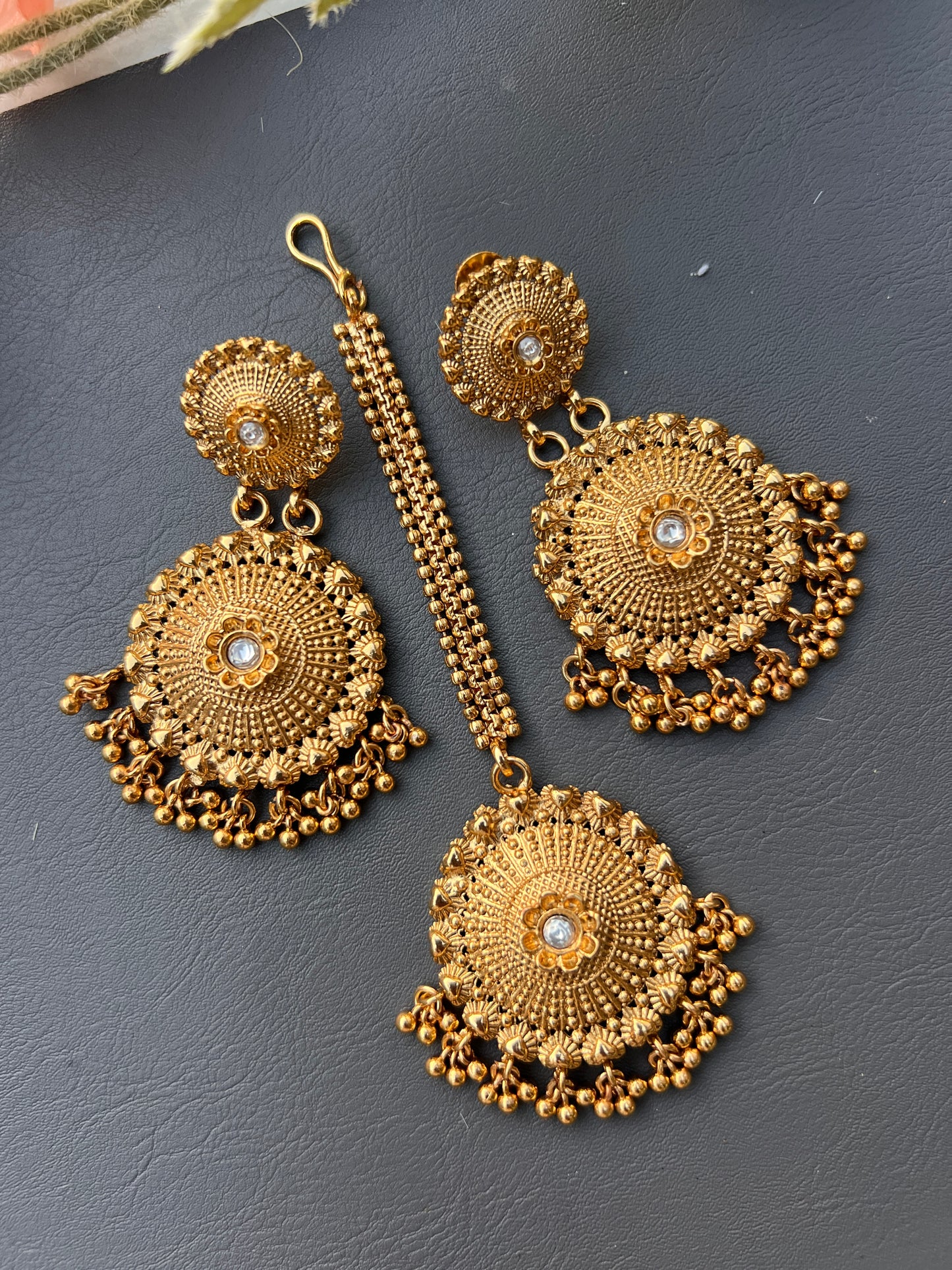 Sargi earrings tikka set