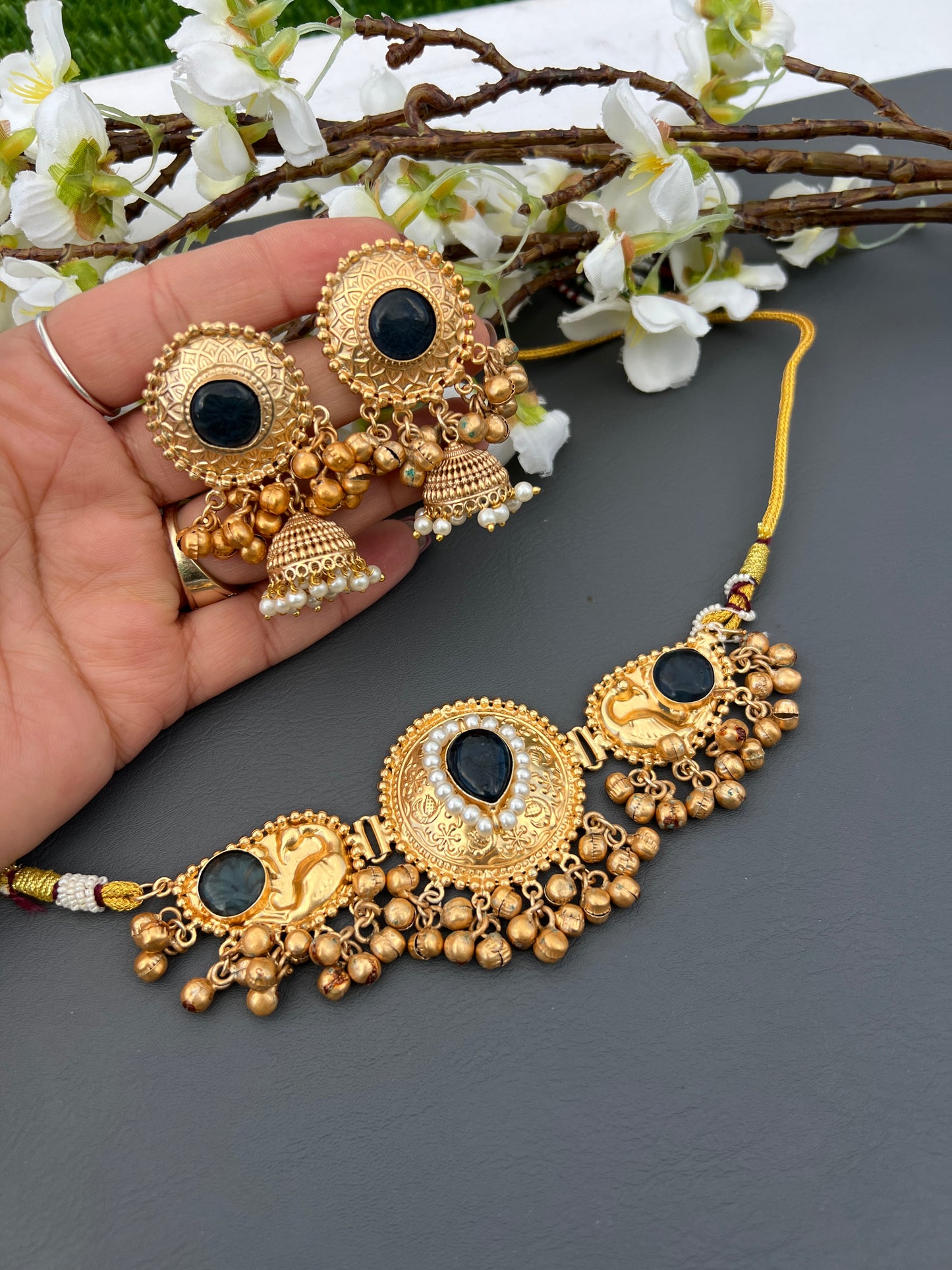 Aavya choker set