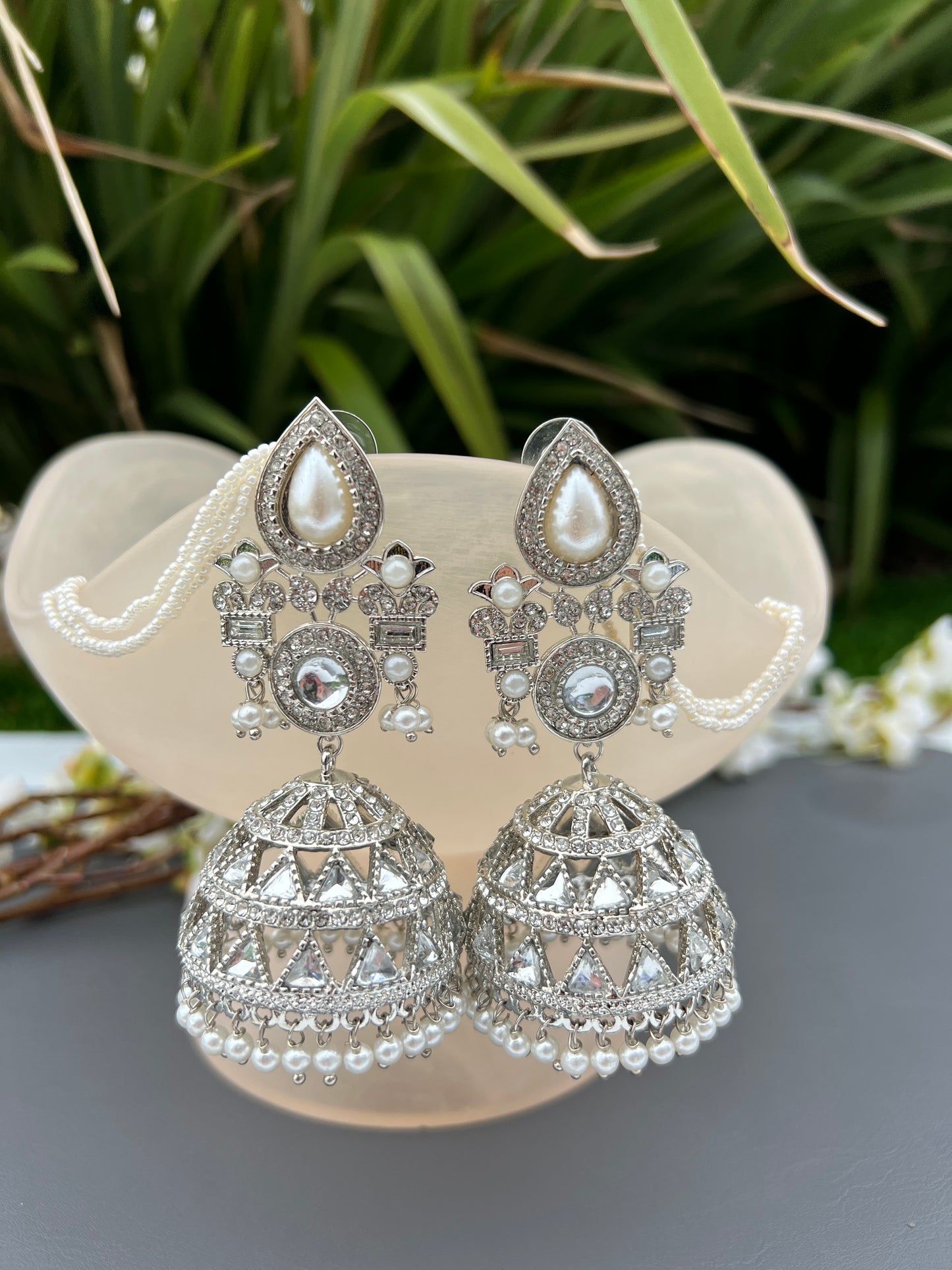 Mishti statement jhumka