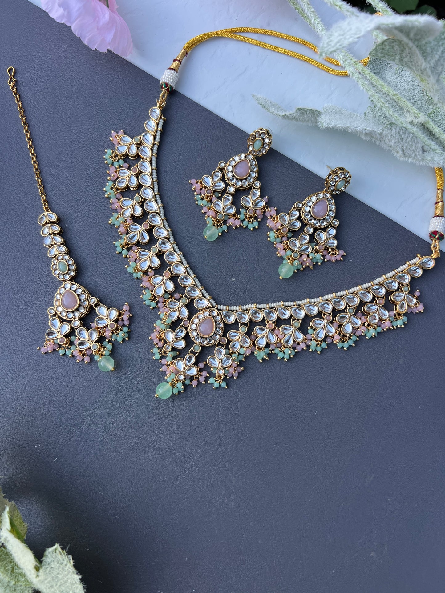 Hanvika kundan necklace set
