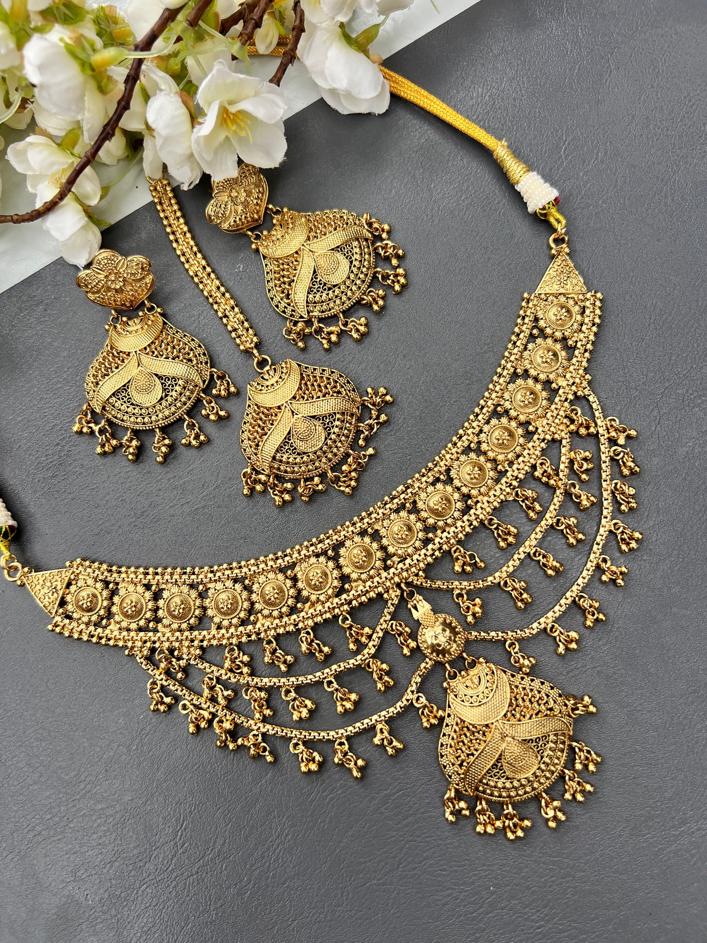 Anmol necklace set
