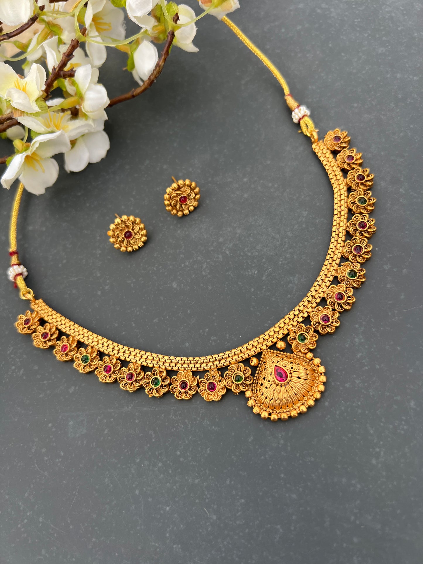 Minisha necklace set