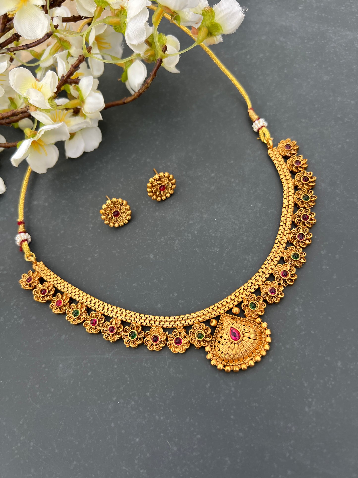 Minisha necklace set