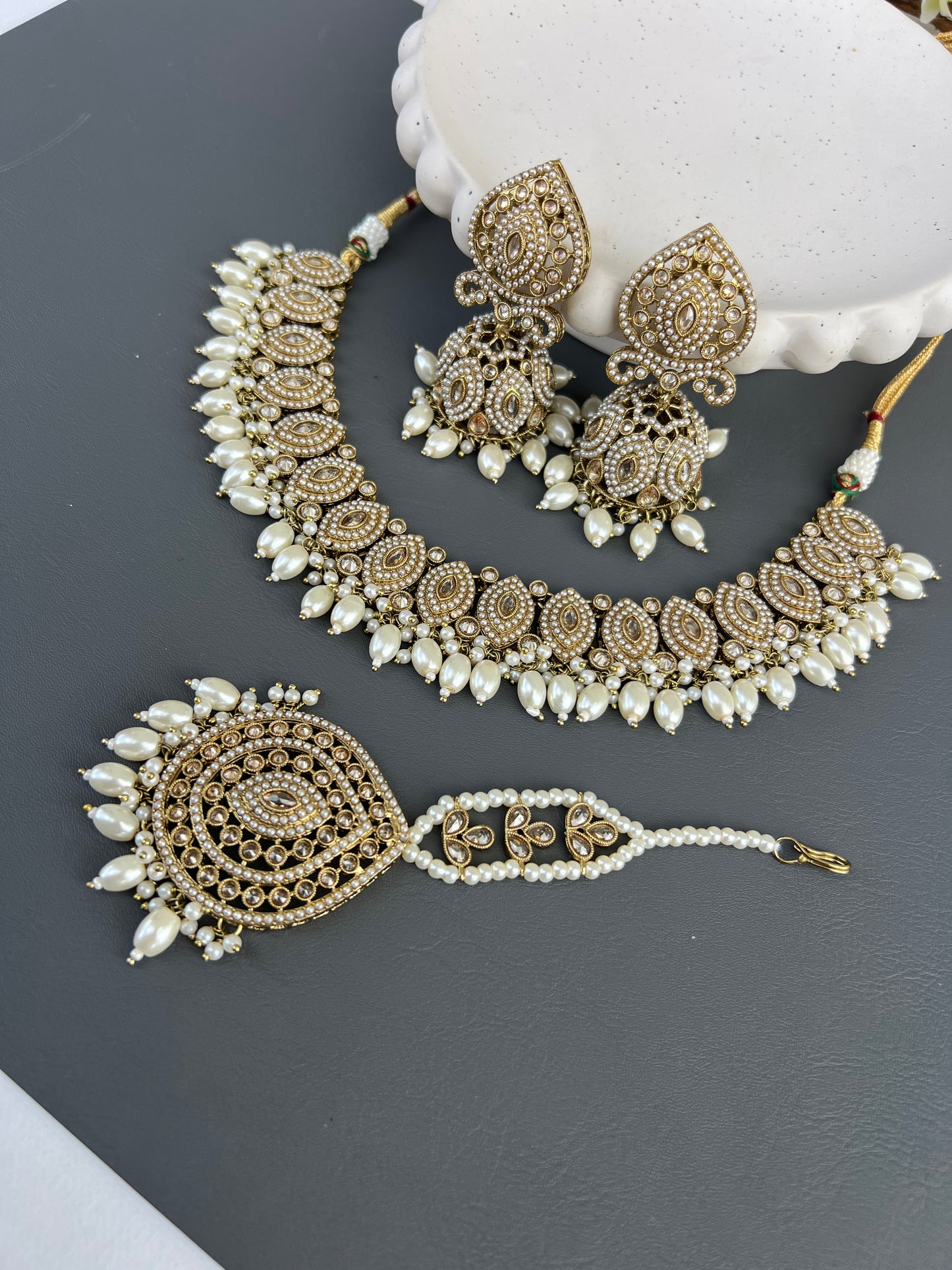 Kamya necklace set