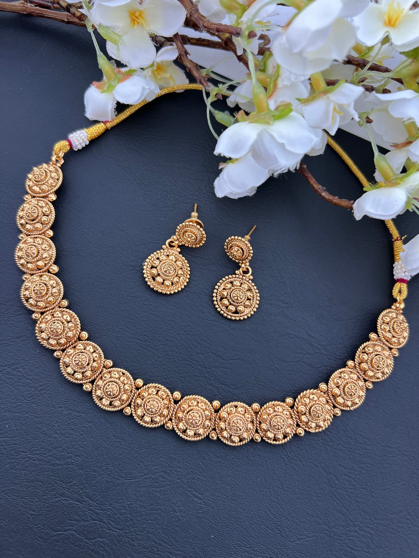 Ishvi necklace set