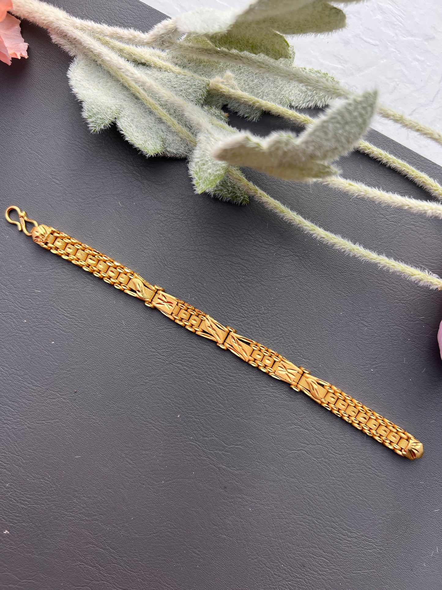 Traditional Gold-Plated Men’s Link Bracelet"