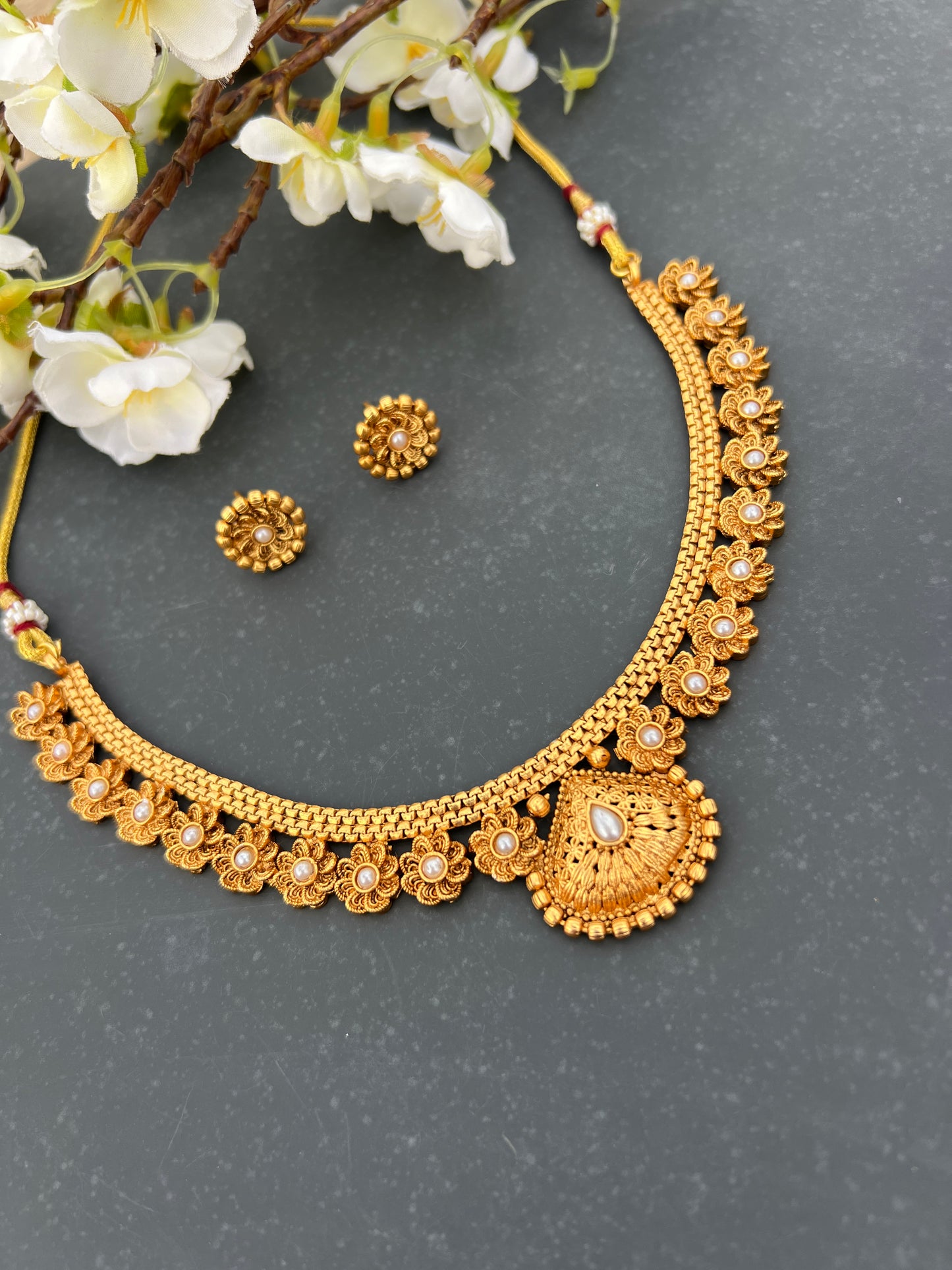 Minisha necklace set