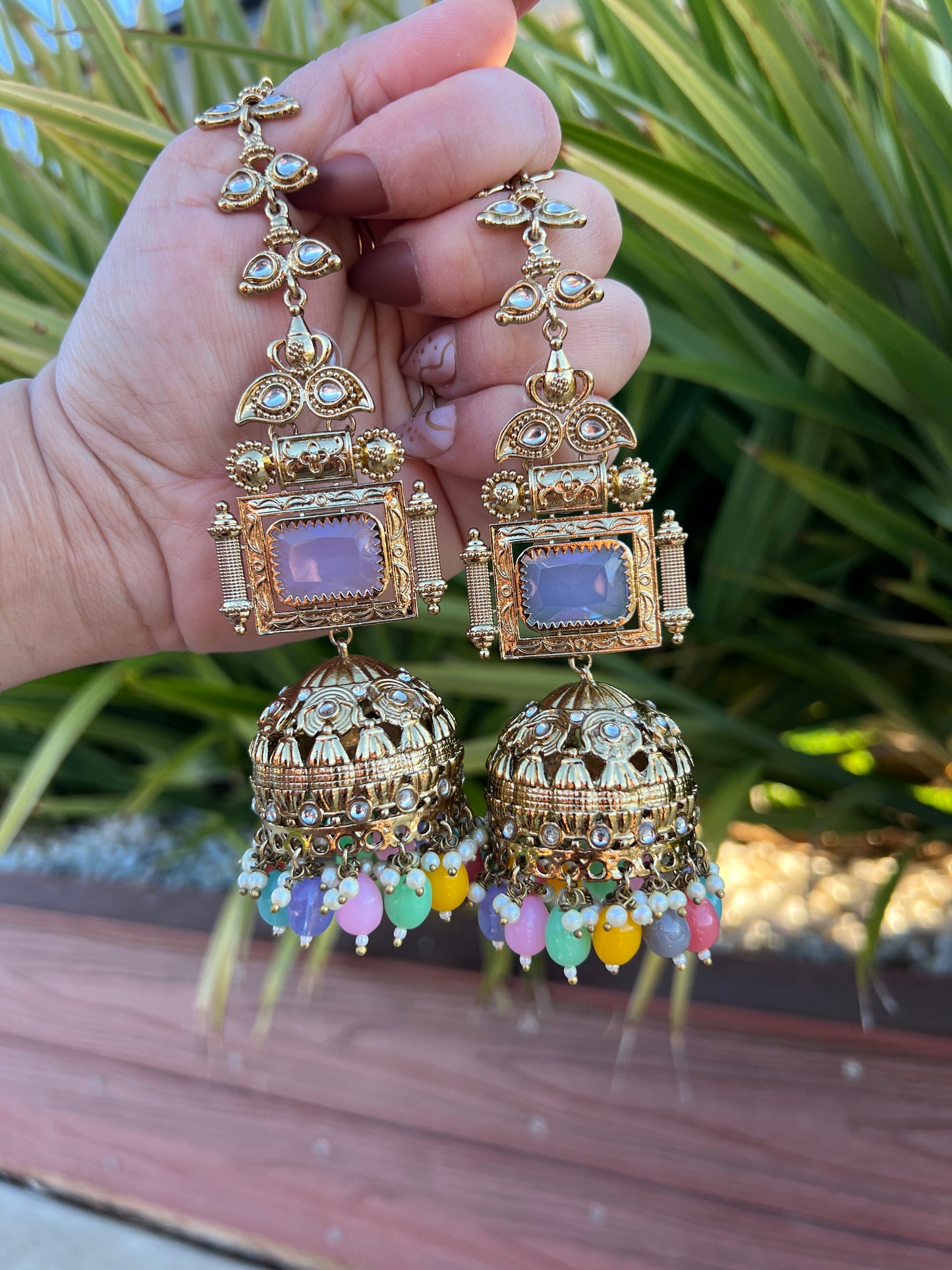 Himanshi oversized jhumka