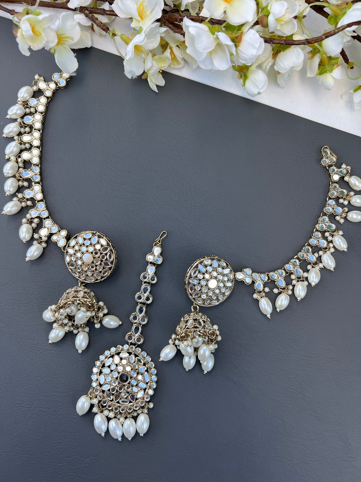 Aamya bahubali tikka set