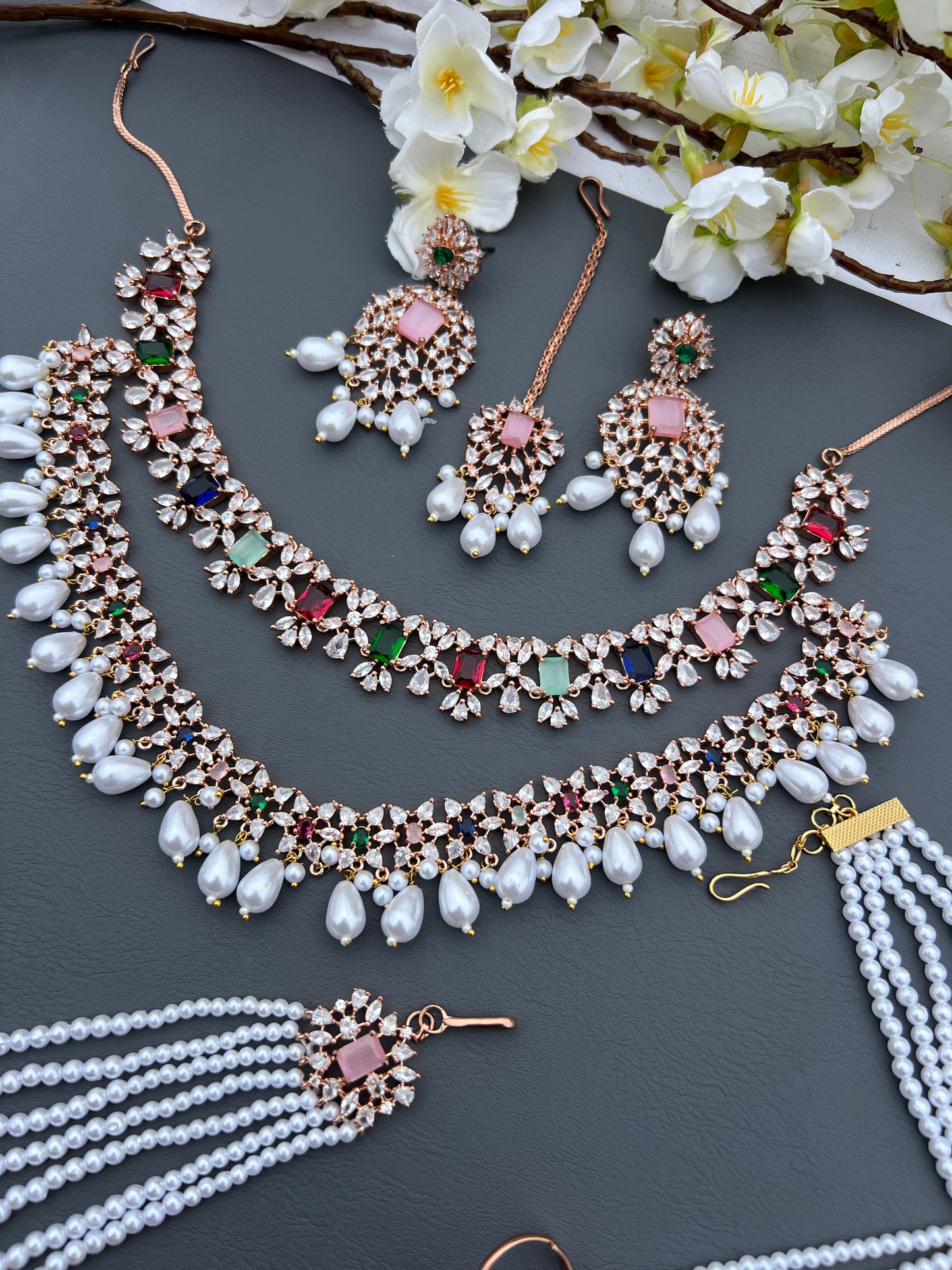 Avira Ad necklace set