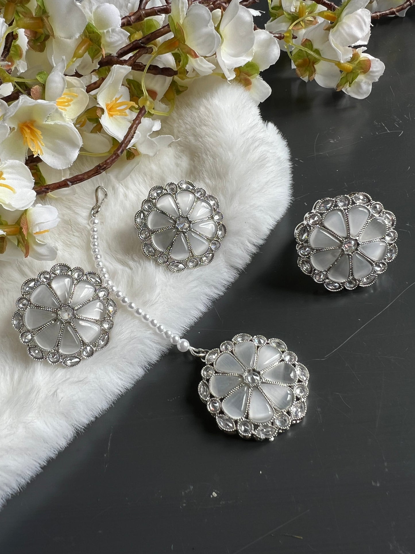 Shama studs,tikka & ring combo