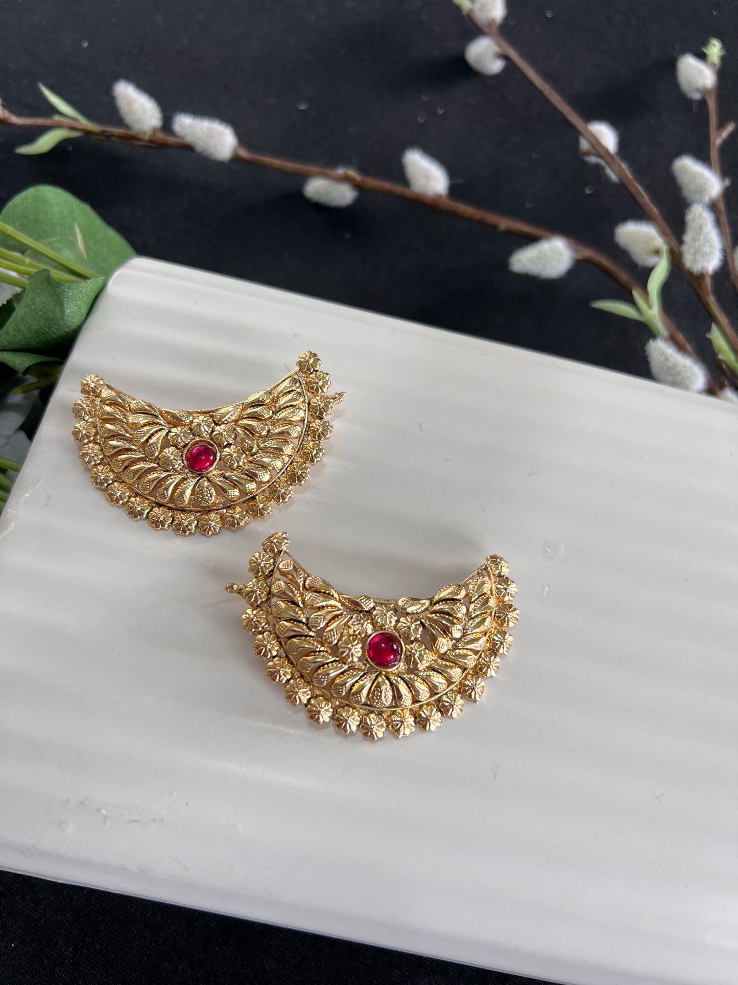 The Heer Crescent Clips( pair)