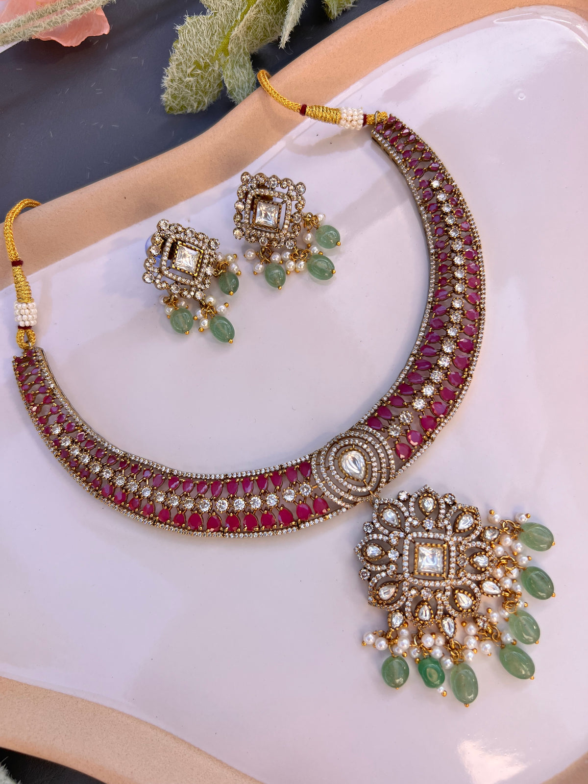 Navira Victorian necklace set