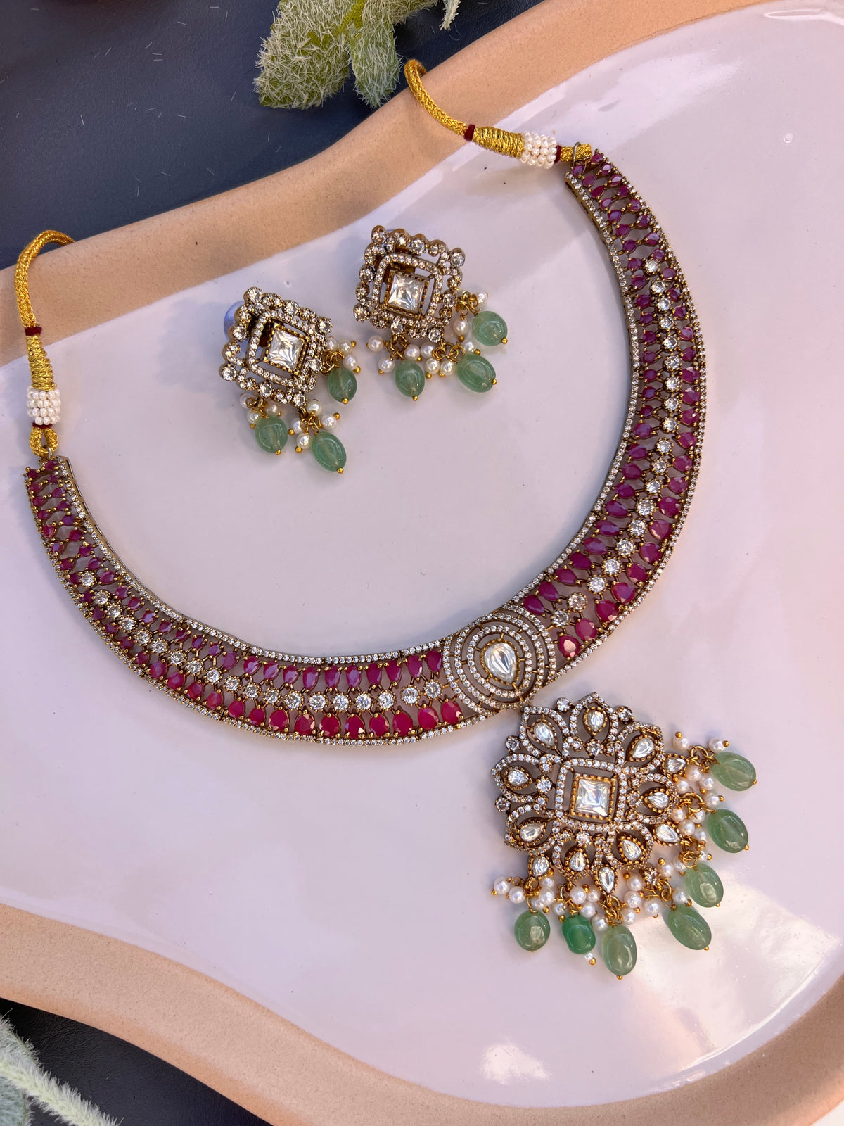 Navira Victorian necklace set