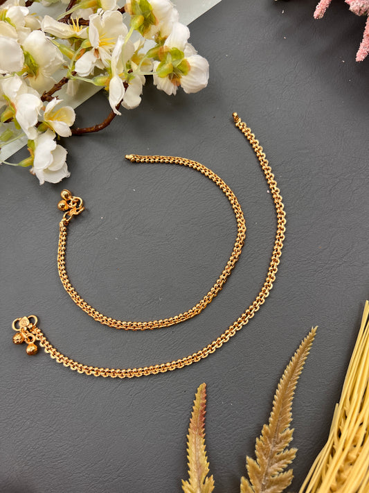 The Sleek gold plated Payal