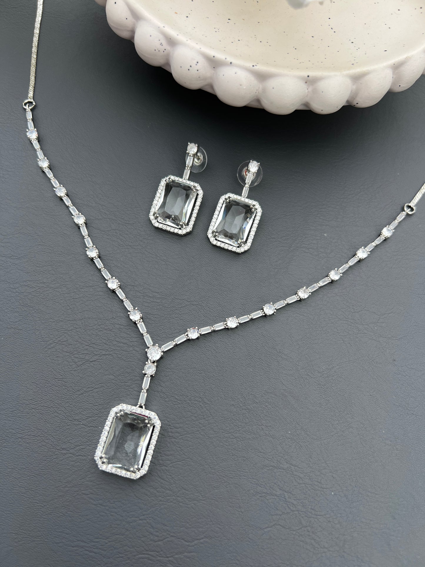 Kiana pendant necklace set