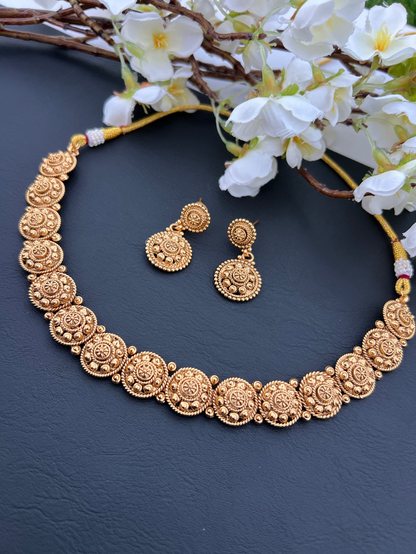 Ishvi necklace set