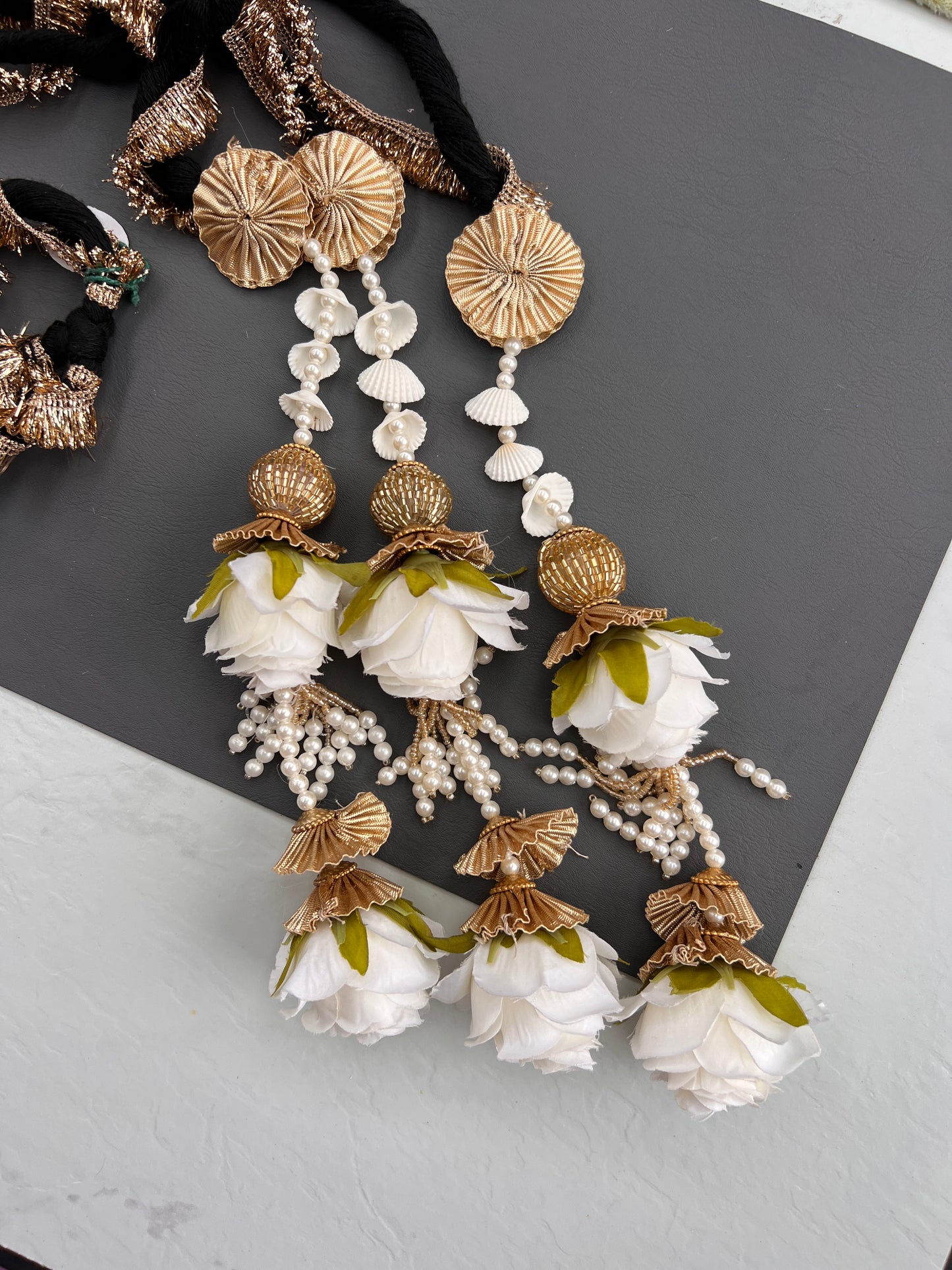 Manpreet Floral Paranda Decorative Punjabi
Parandi for Festive Styling