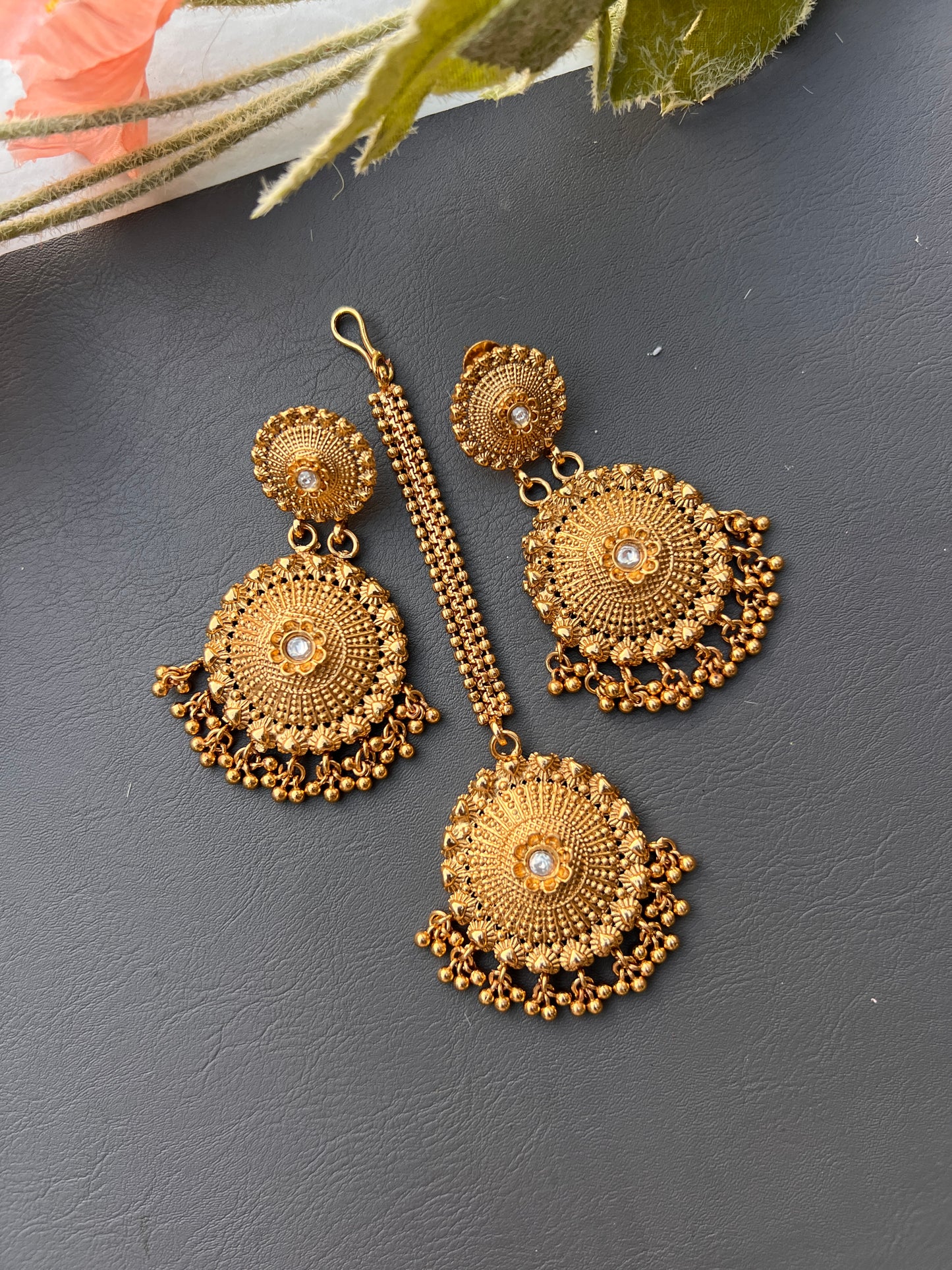 Sargi earrings tikka set
