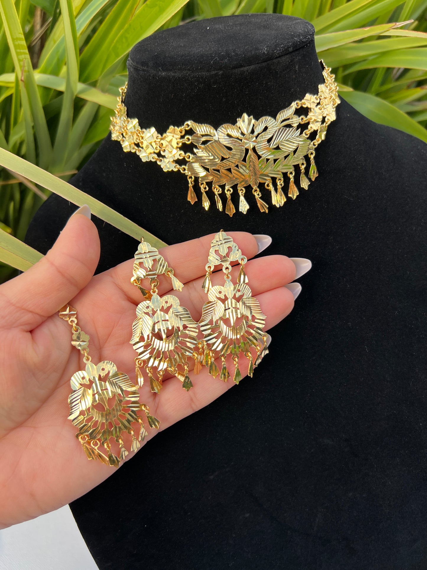 Aavya necklace set