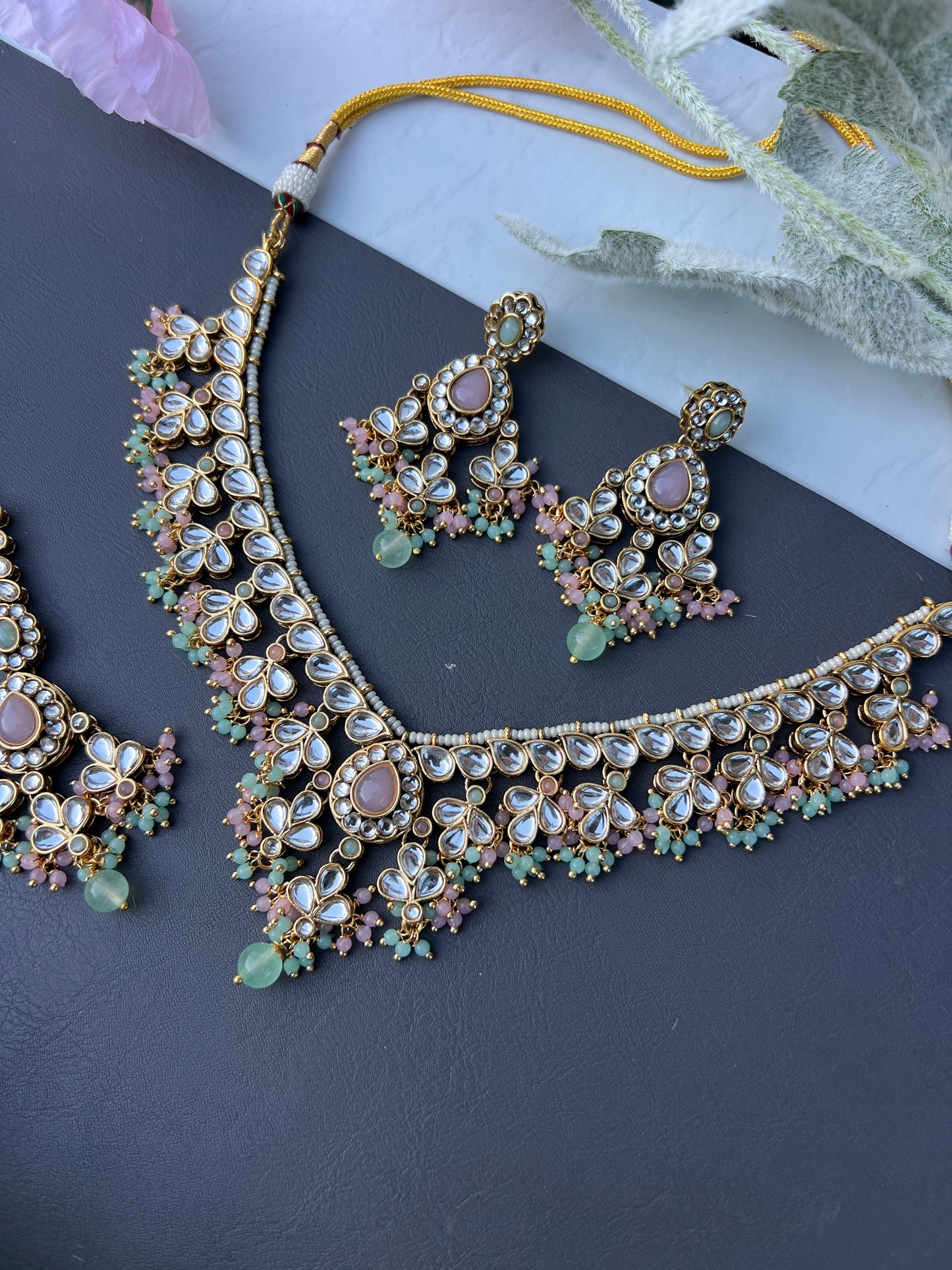 Hanvika kundan necklace set