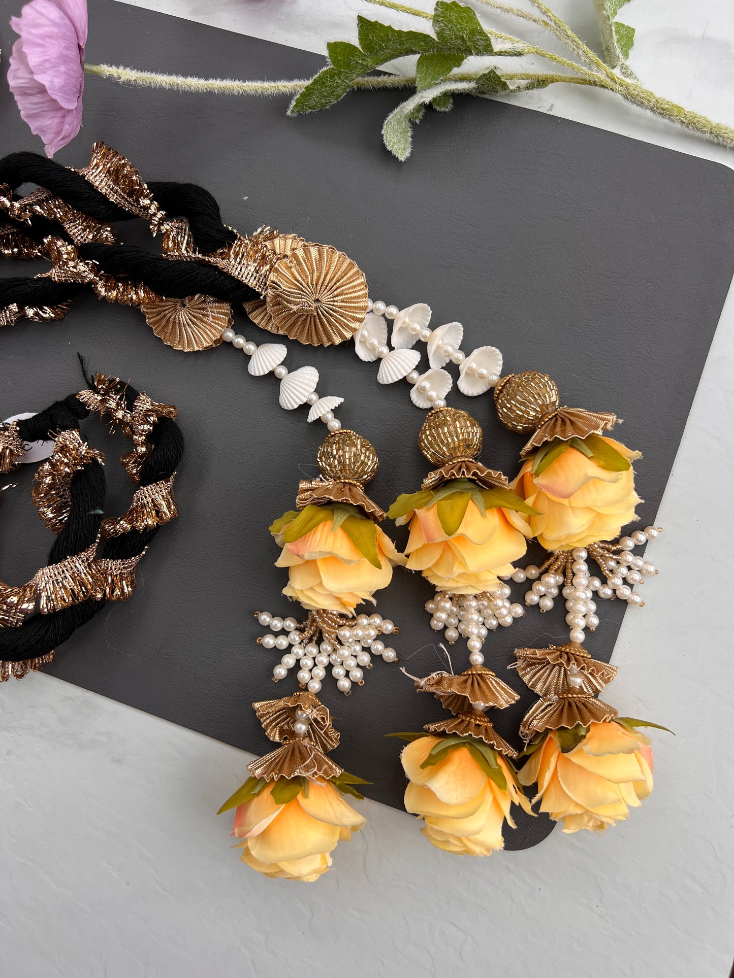 Manpreet Floral Paranda Decorative Punjabi
Parandi for Festive Styling