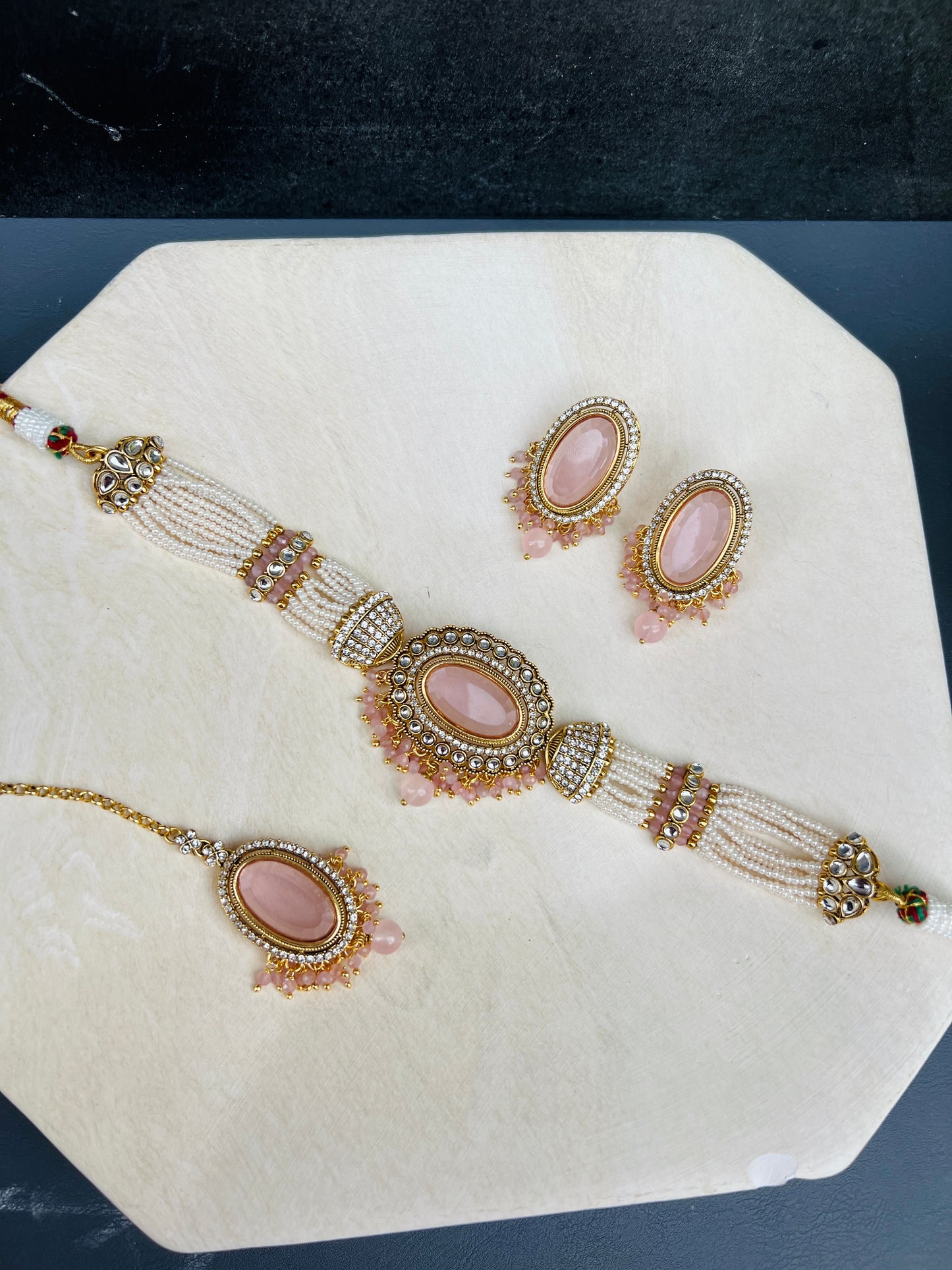 Ahira choker set