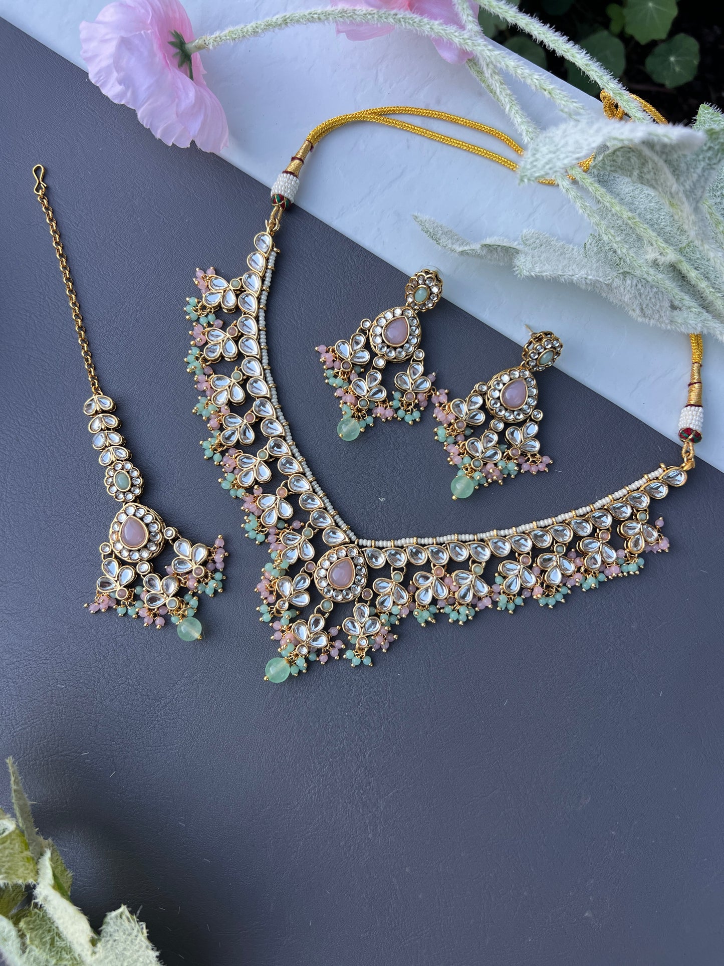 Hanvika kundan necklace set