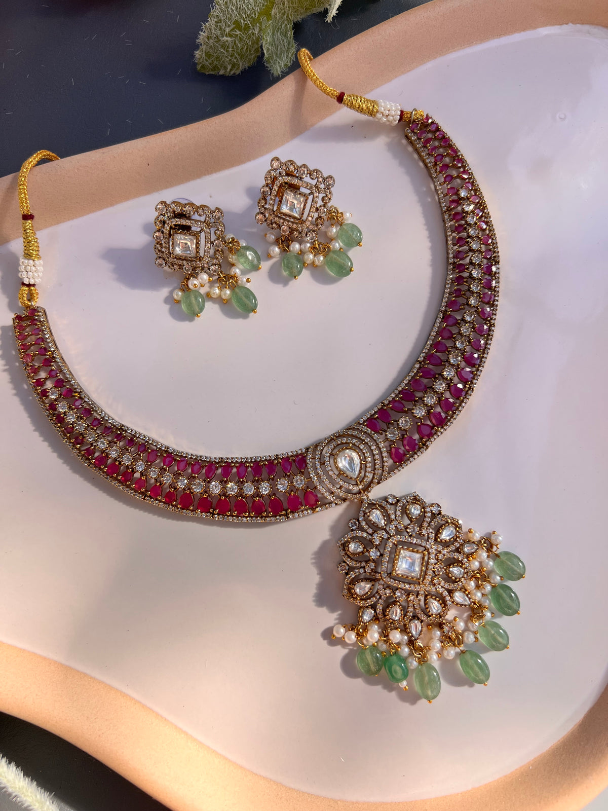 Navira Victorian necklace set