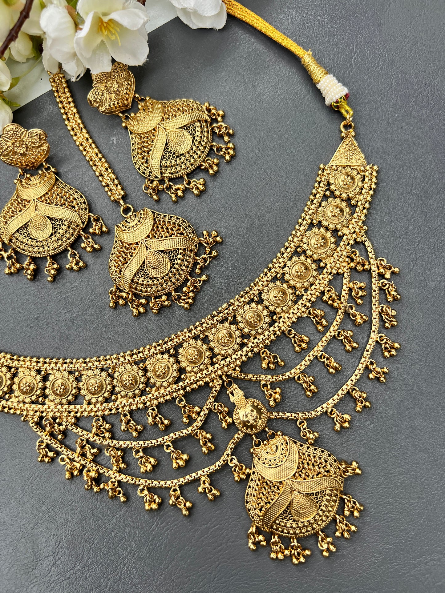 Anmol necklace set