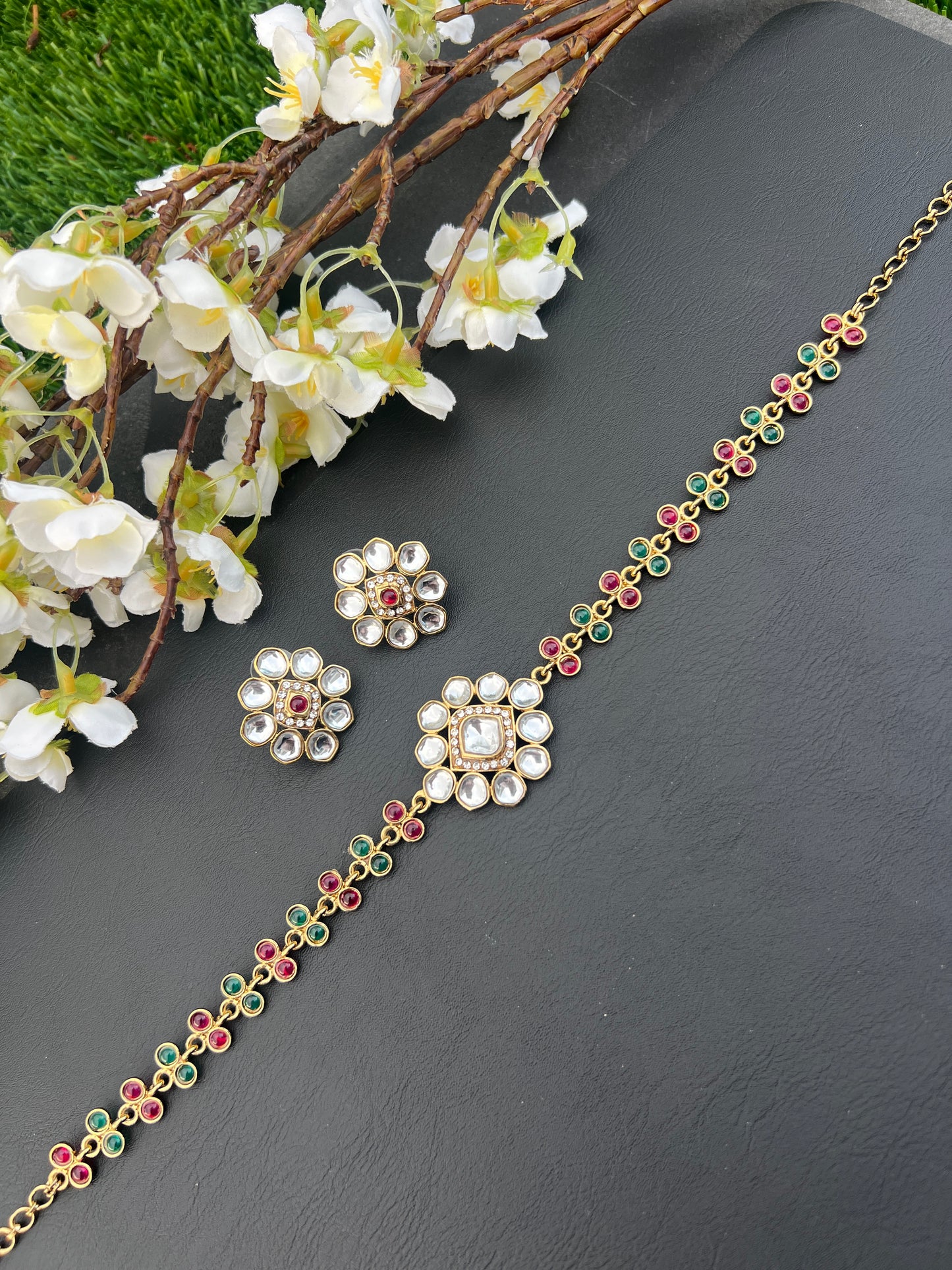 Kayra necklace/ choker