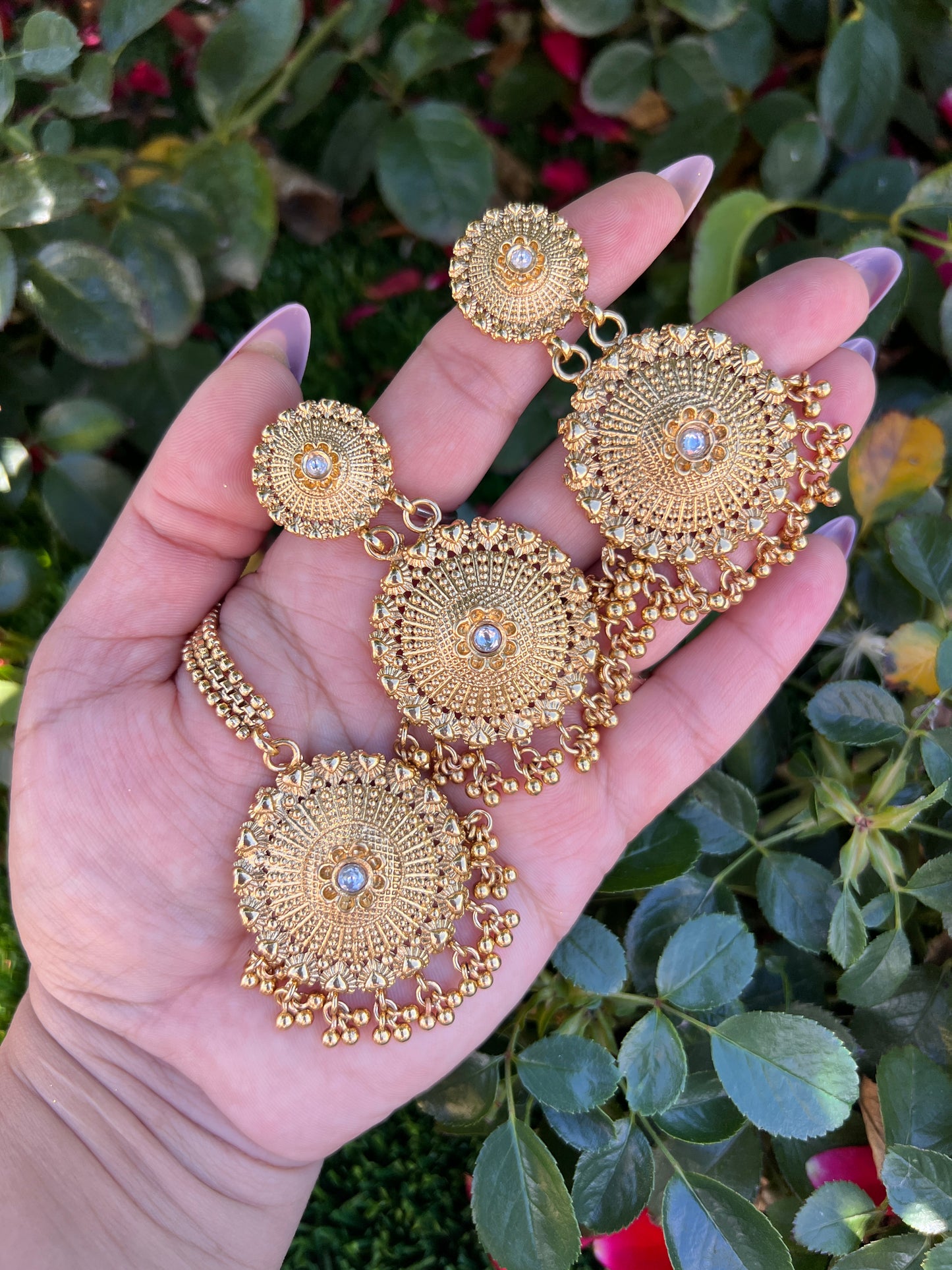 Sargi earrings tikka set
