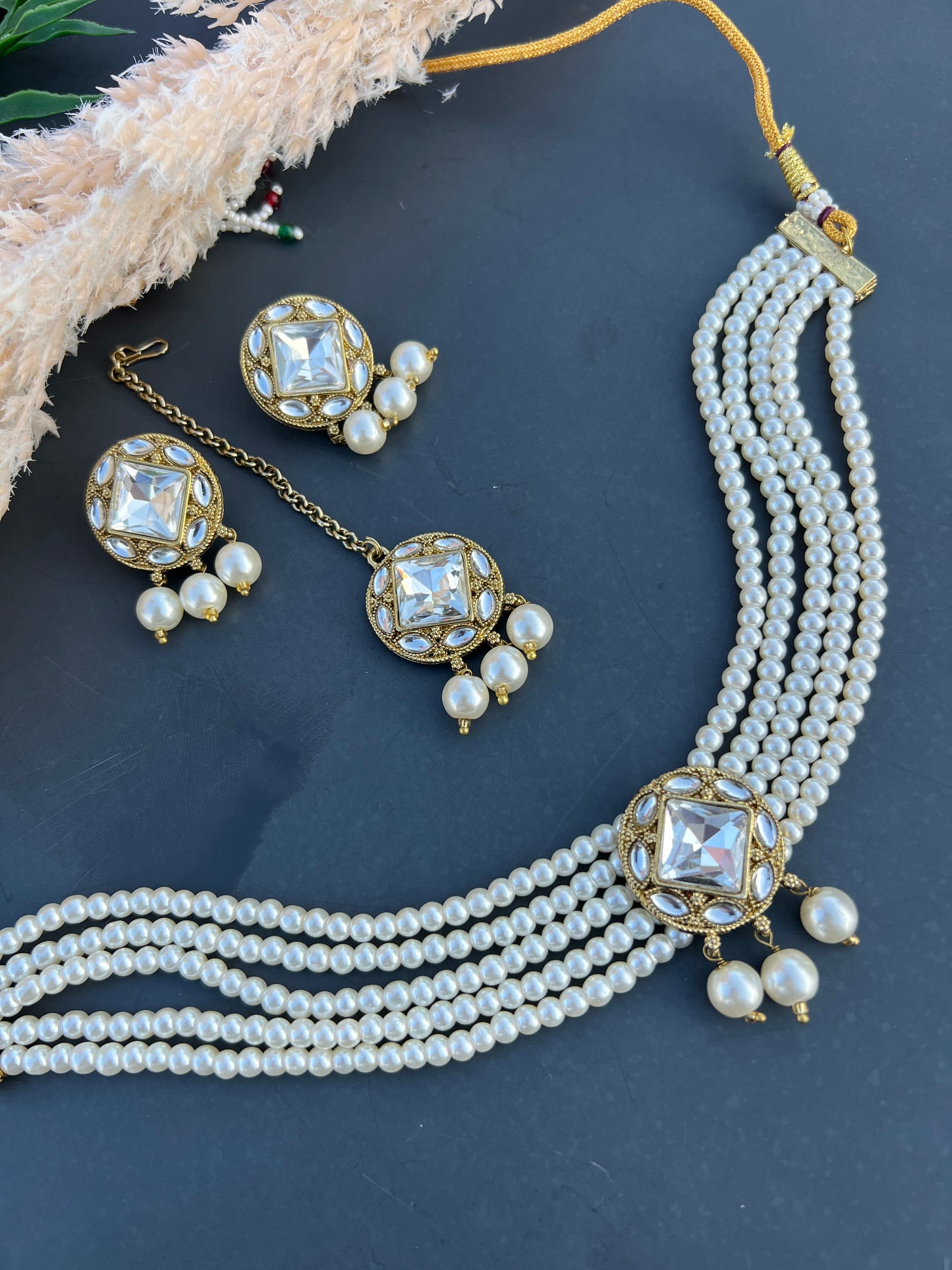 Apurva choker set